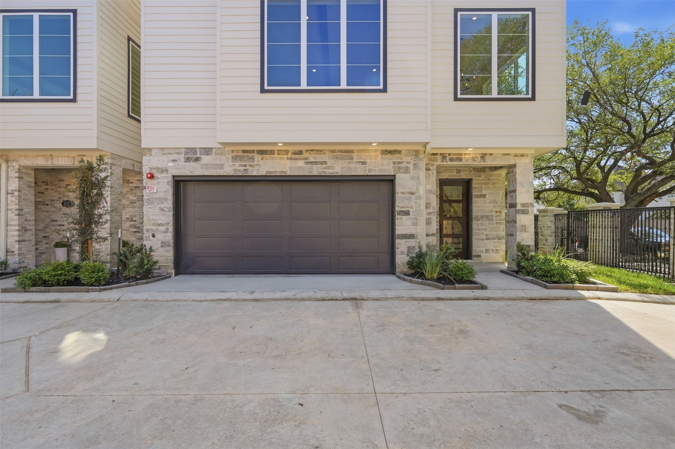 2111 Nantucket Drive D Property Photo 2