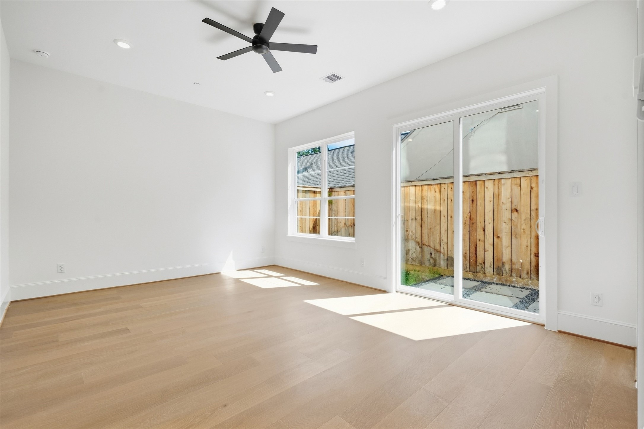 2111 Nantucket Drive D Property Photo 4