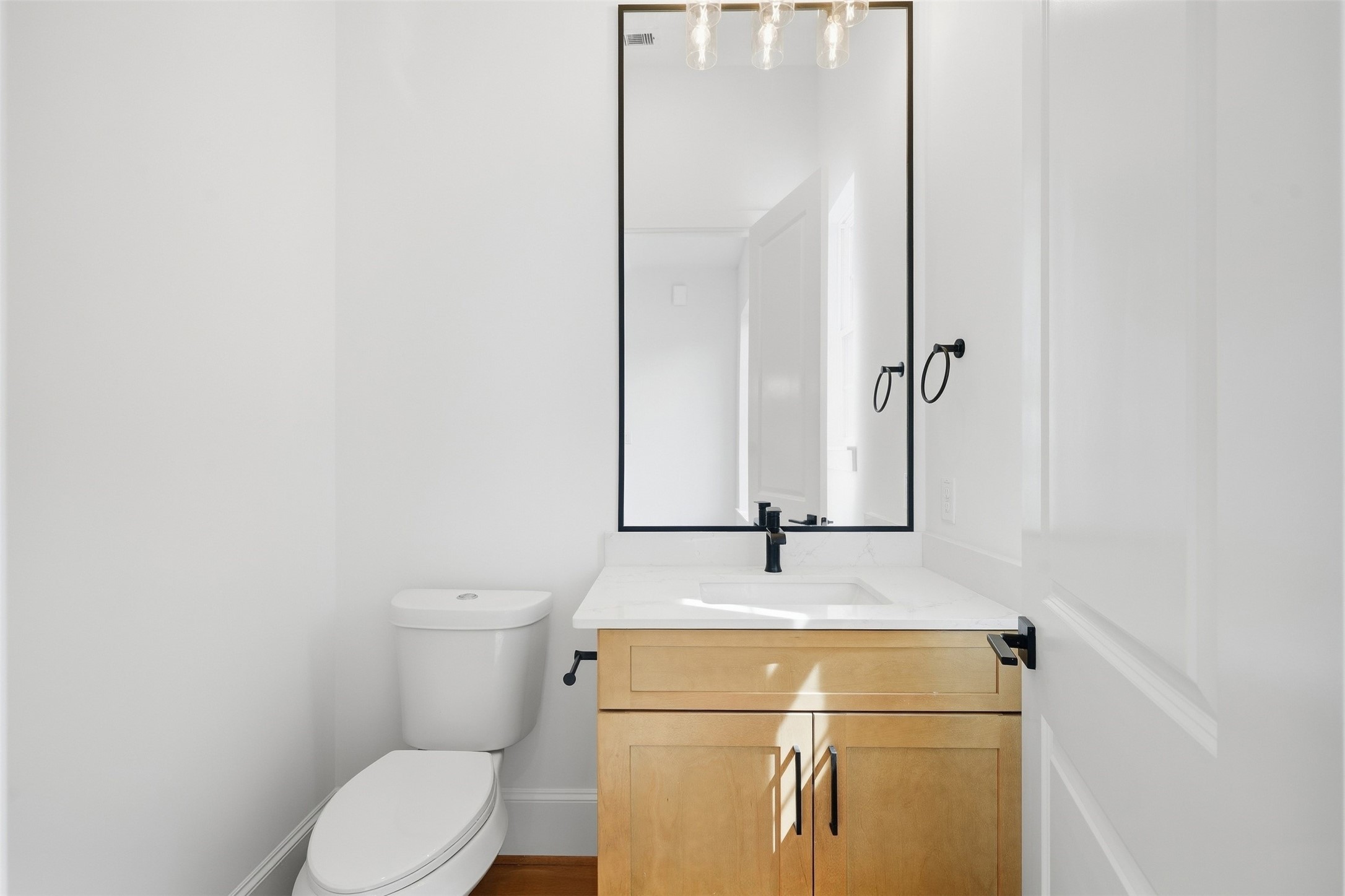 2111 Nantucket Drive D Property Photo 8