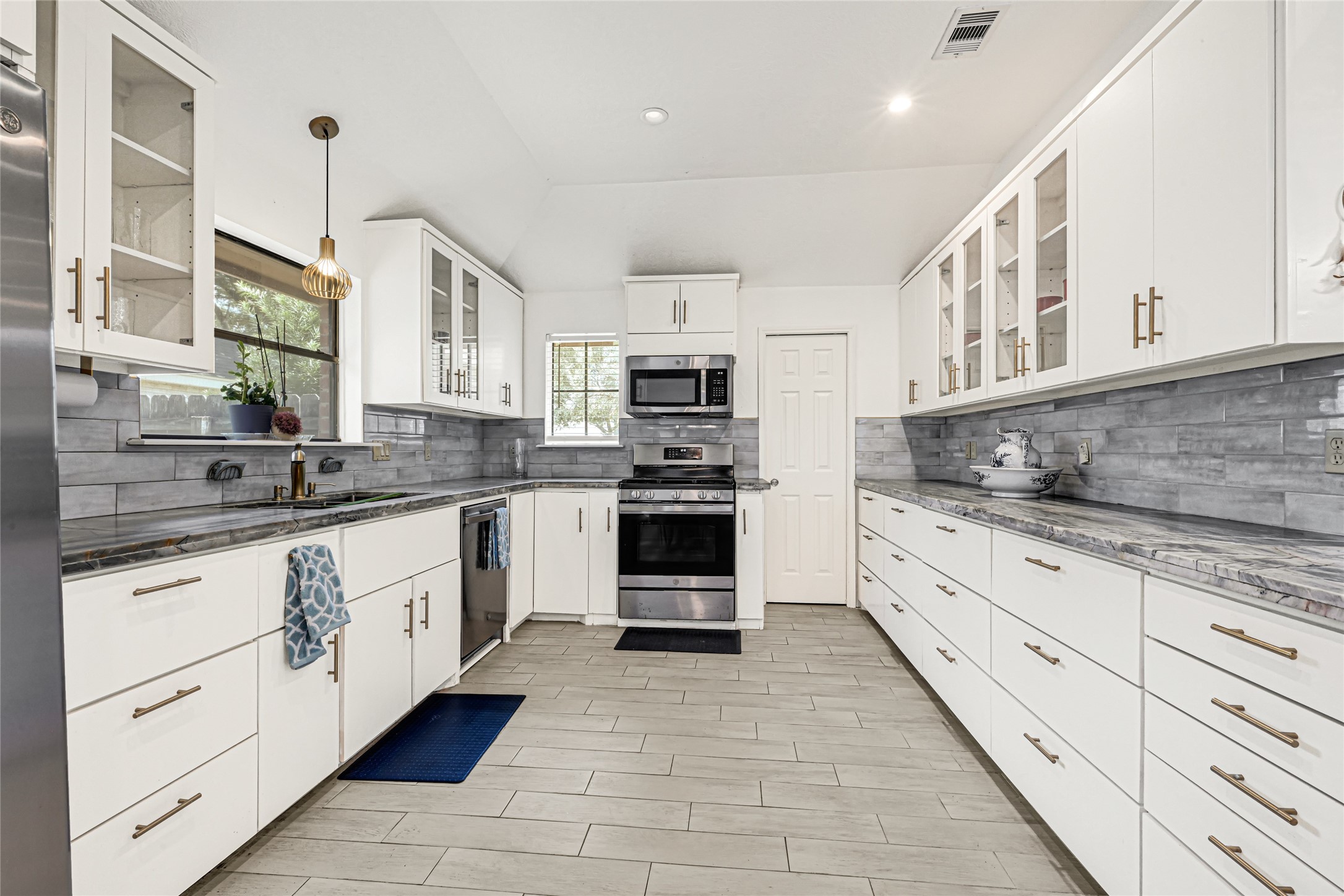 2442 Arrowsmith Court Property Photo 10