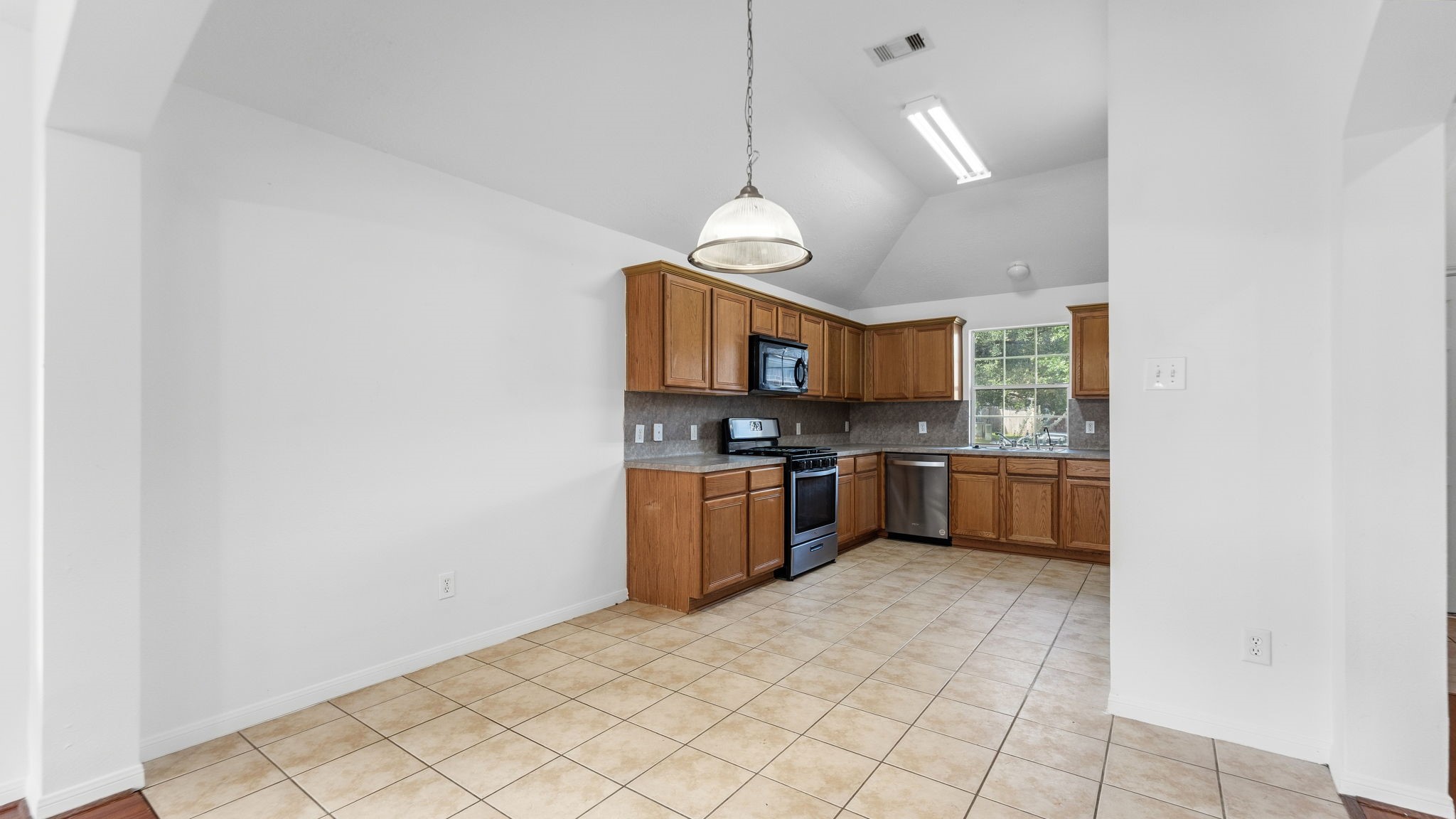 4908 Summer Rain Drive Property Photo 6