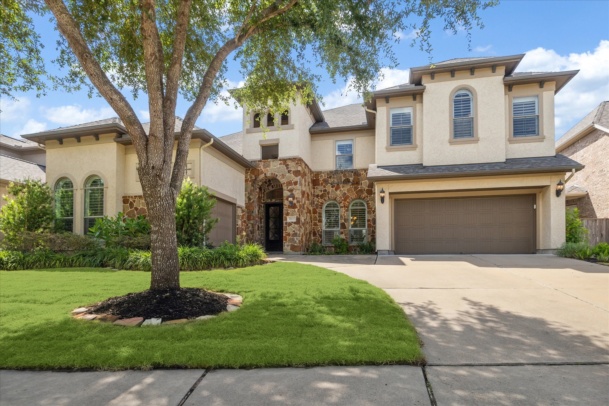 10111 Hutton Park Drive Property Photo 1