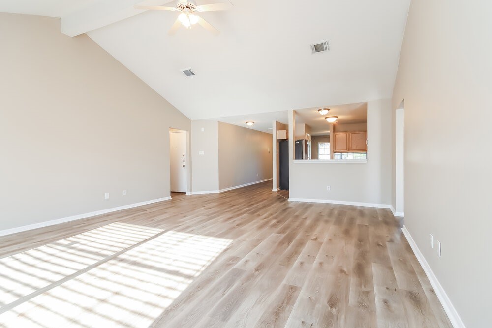 10815 Malden Drive Property Photo 4