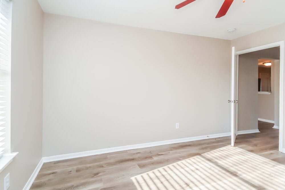10815 Malden Drive Property Photo 13