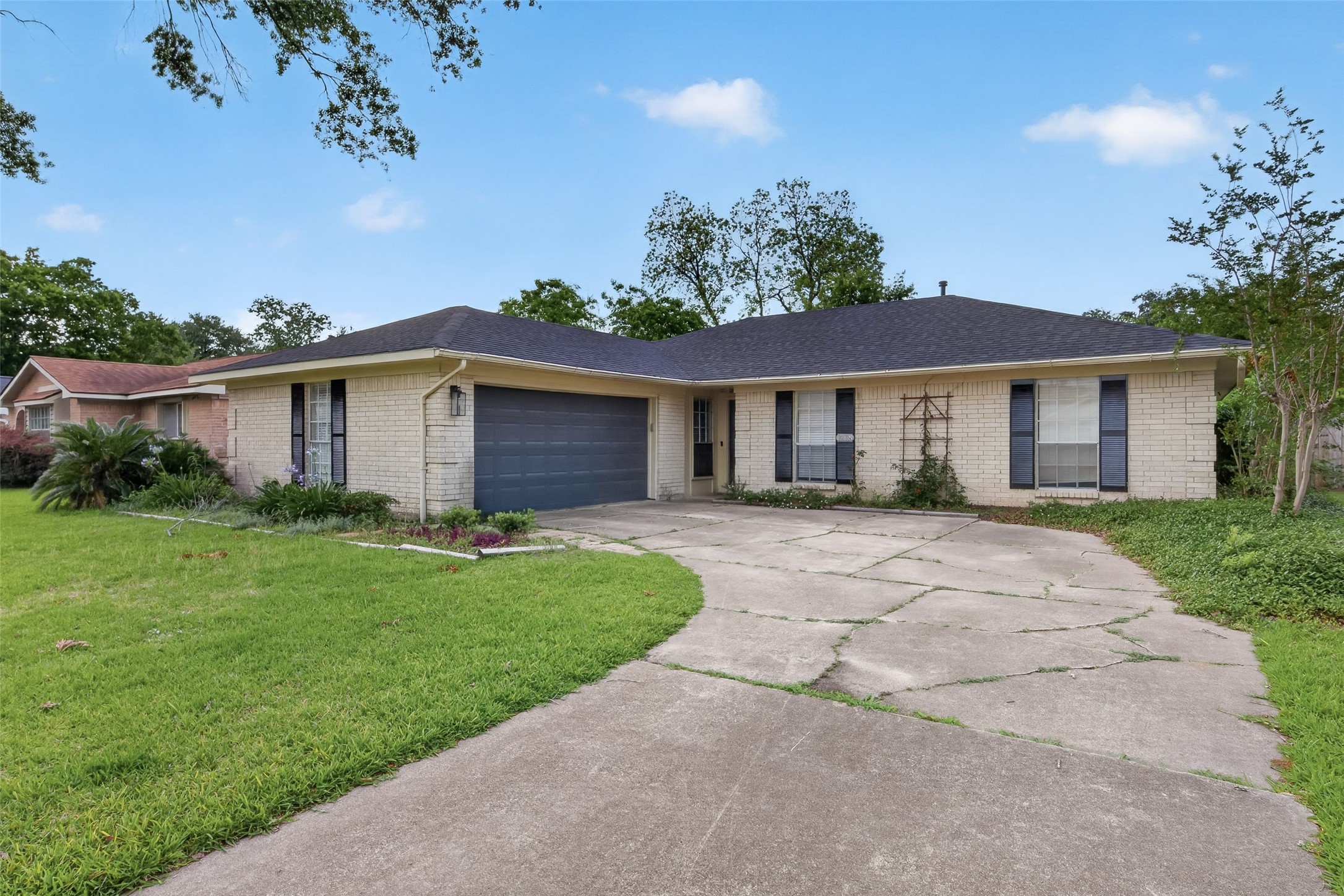 12818 Westella Drive Property Photo 1