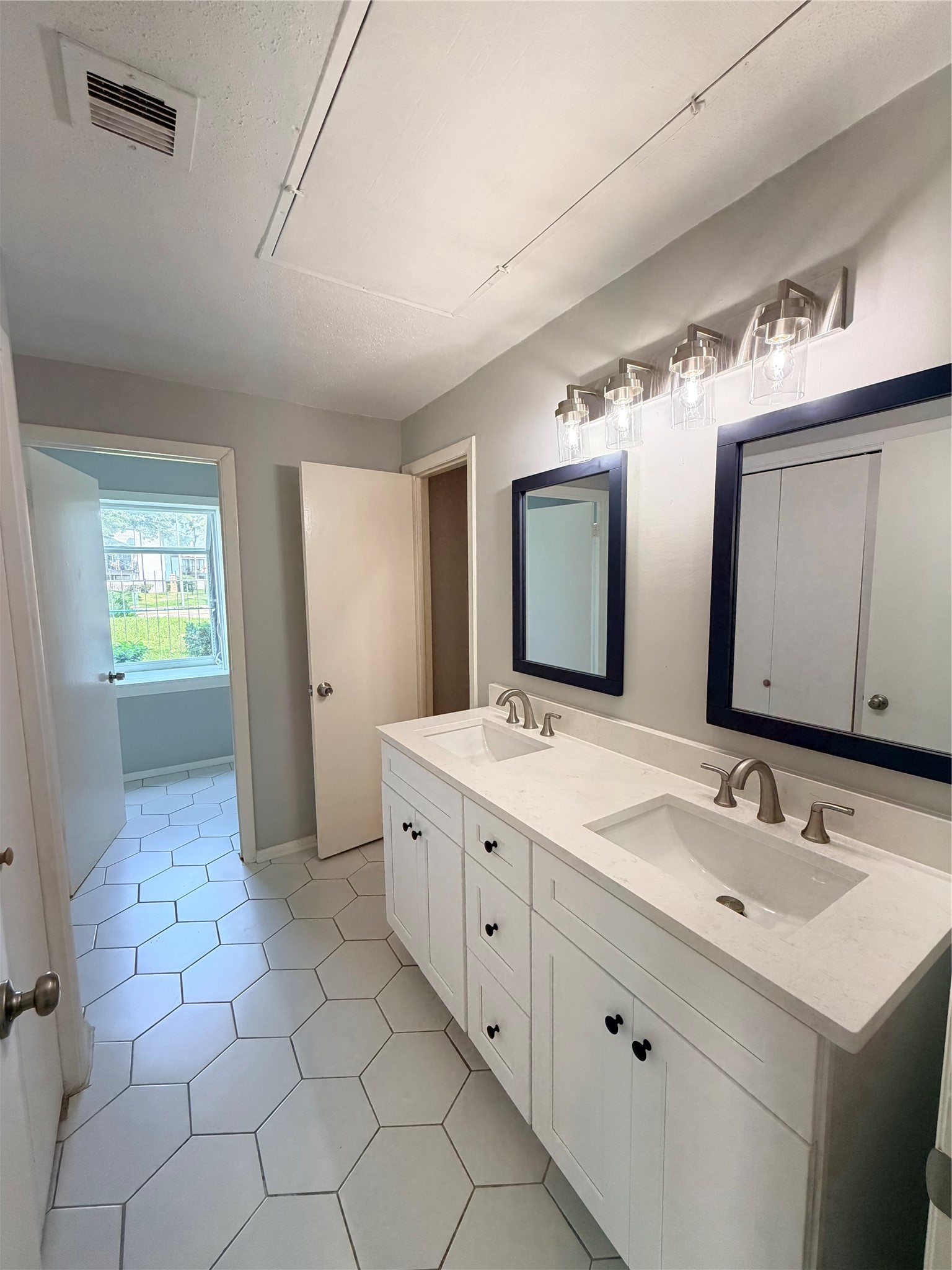 9809 Richmond Avenue J1 Property Photo 14
