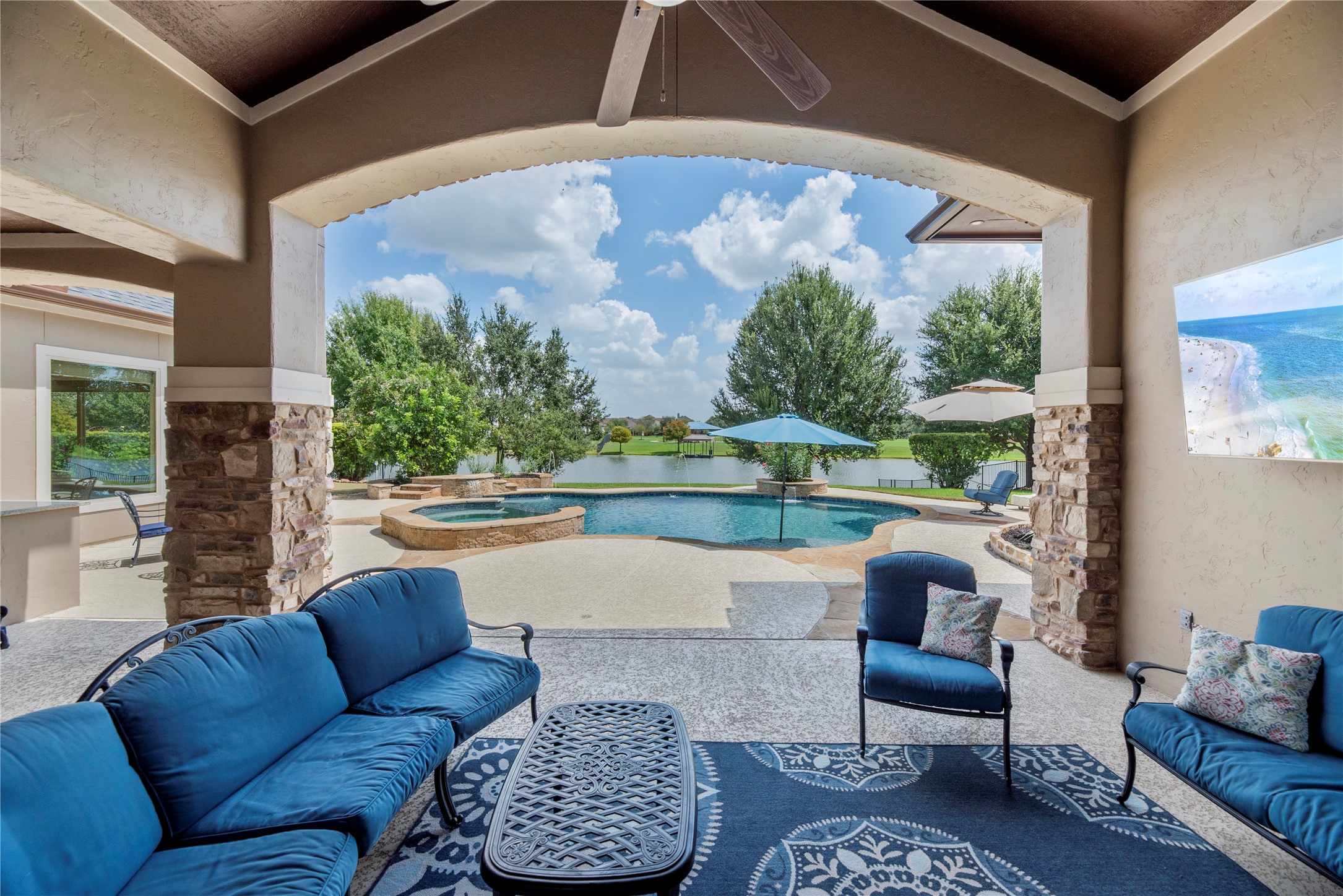 10114 E Frio River Circle N Property Photo 1