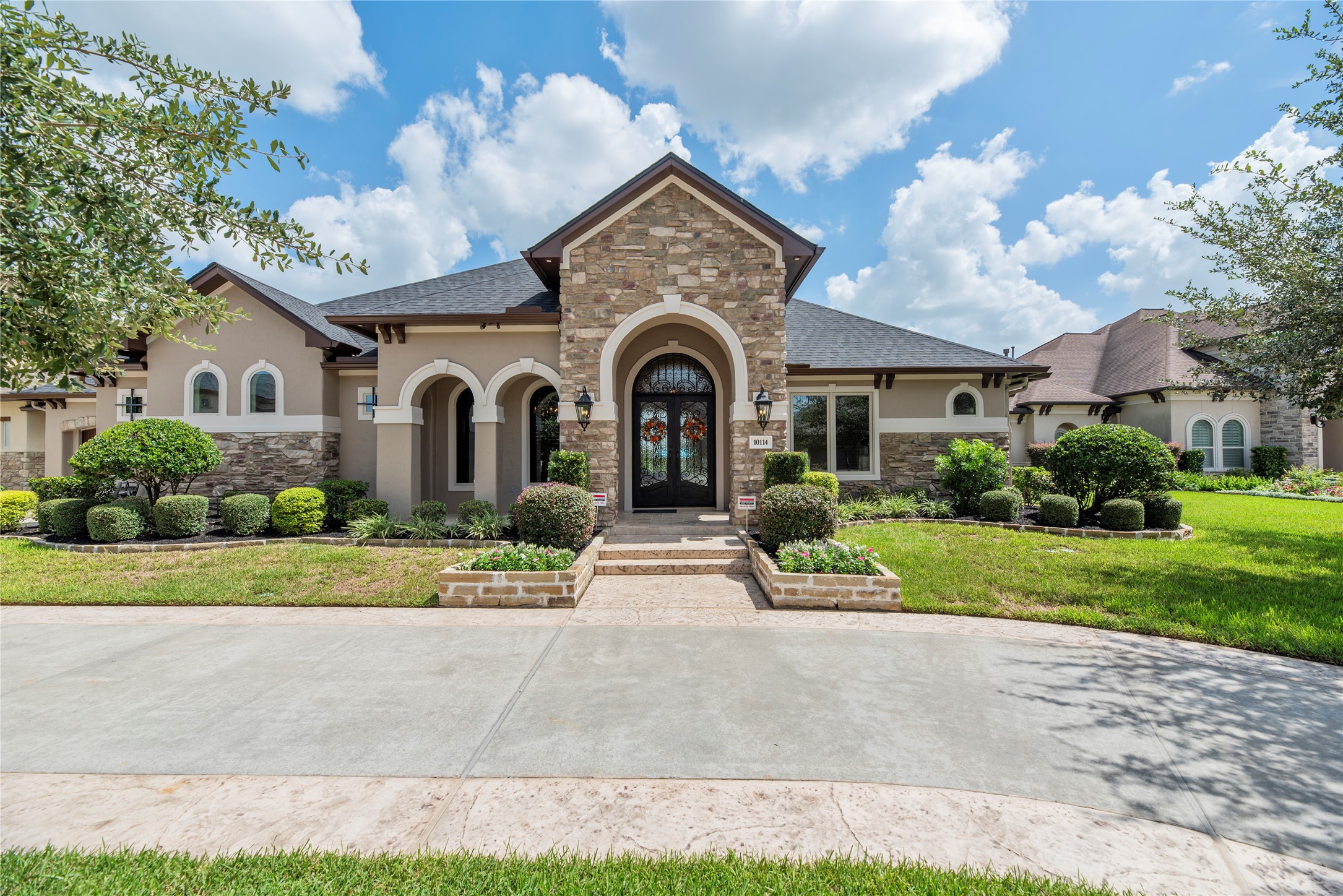 10114 E Frio River Circle N Property Photo 3
