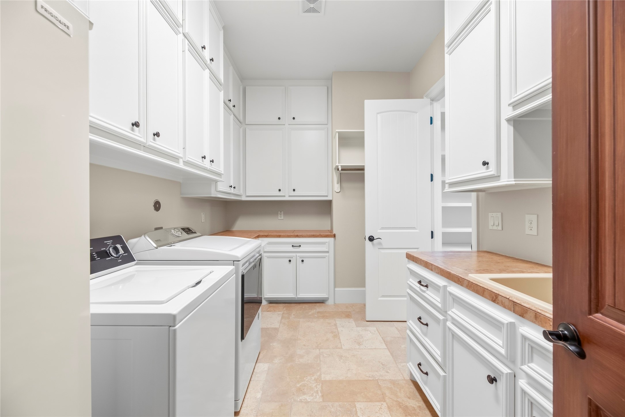 10114 E Frio River Circle N Property Photo 35