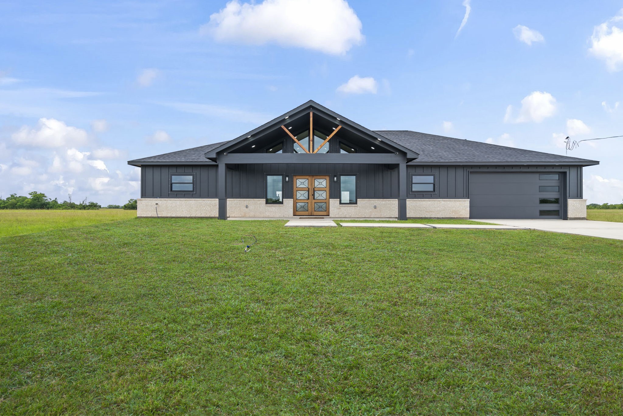 619 Chuckwagon Trail N Property Photo 1