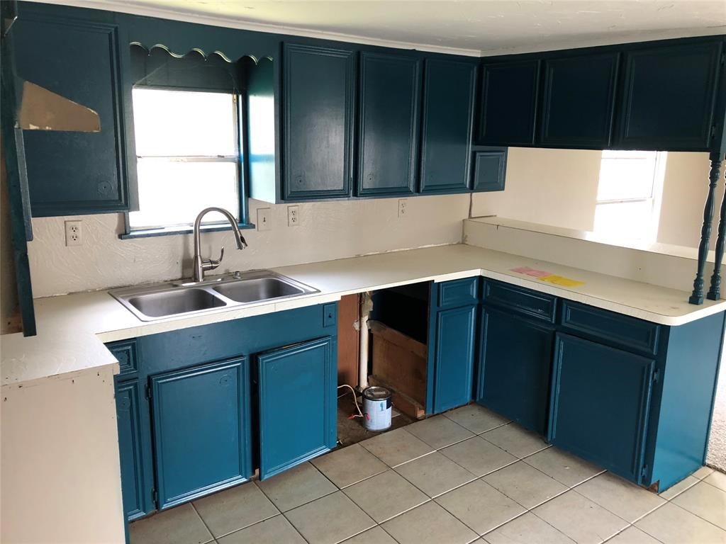 143 N Oak Lee Drive Property Photo 2