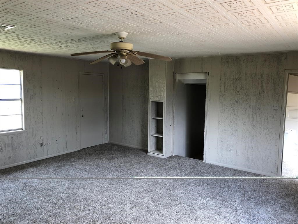 143 N Oak Lee Drive Property Photo 3