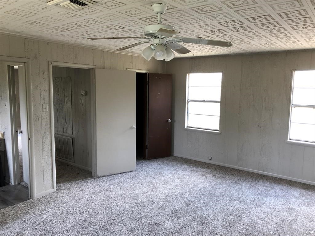 143 N Oak Lee Drive Property Photo 5