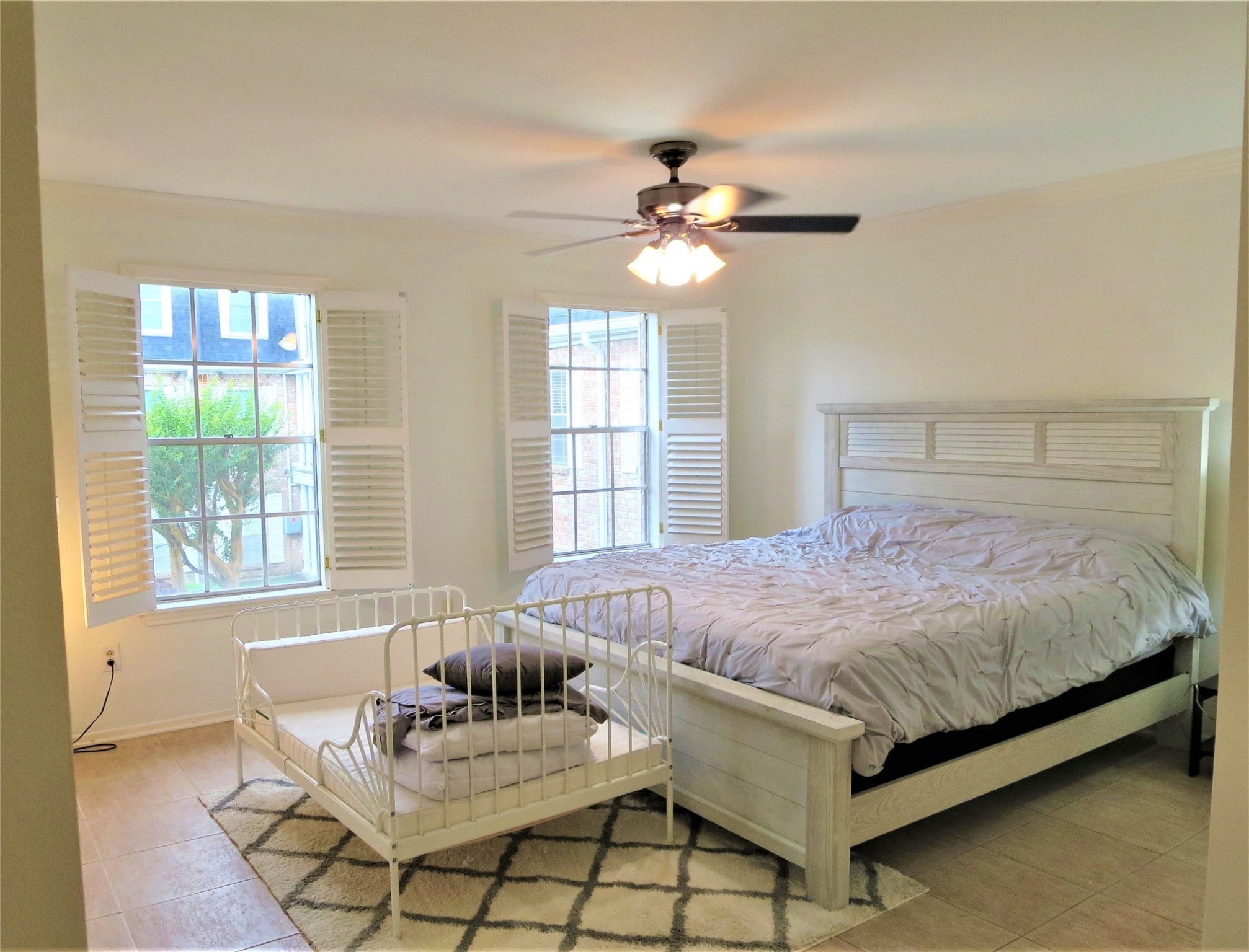 361 N Post Oak Lane 239 Property Photo 16