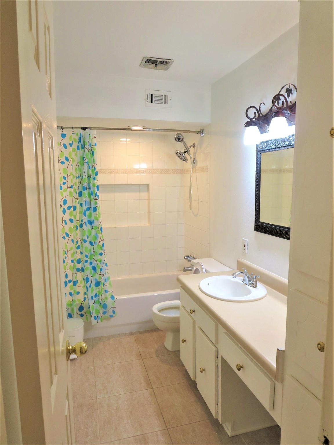 361 N Post Oak Lane 239 Property Photo 18