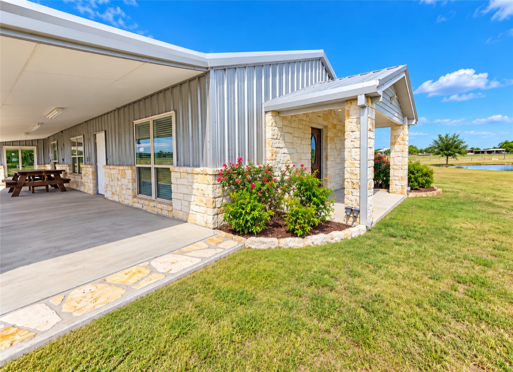 26527 Highway 90a Property Photo 4