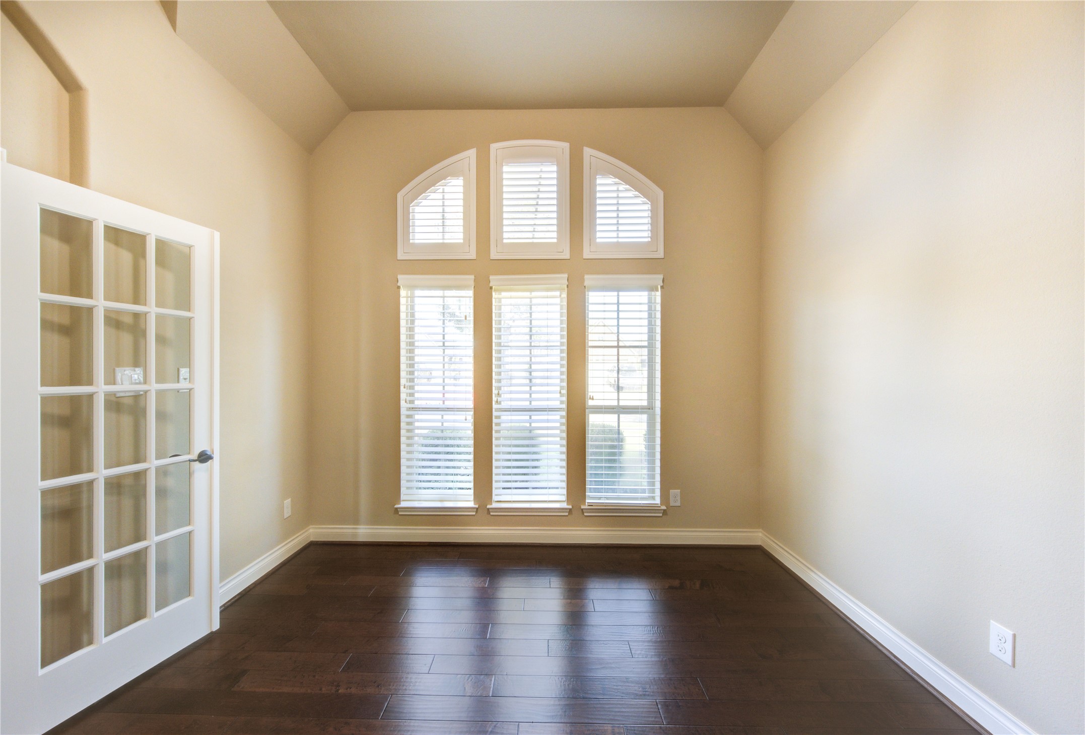 1810 Callaway Cove Court Property Photo 6