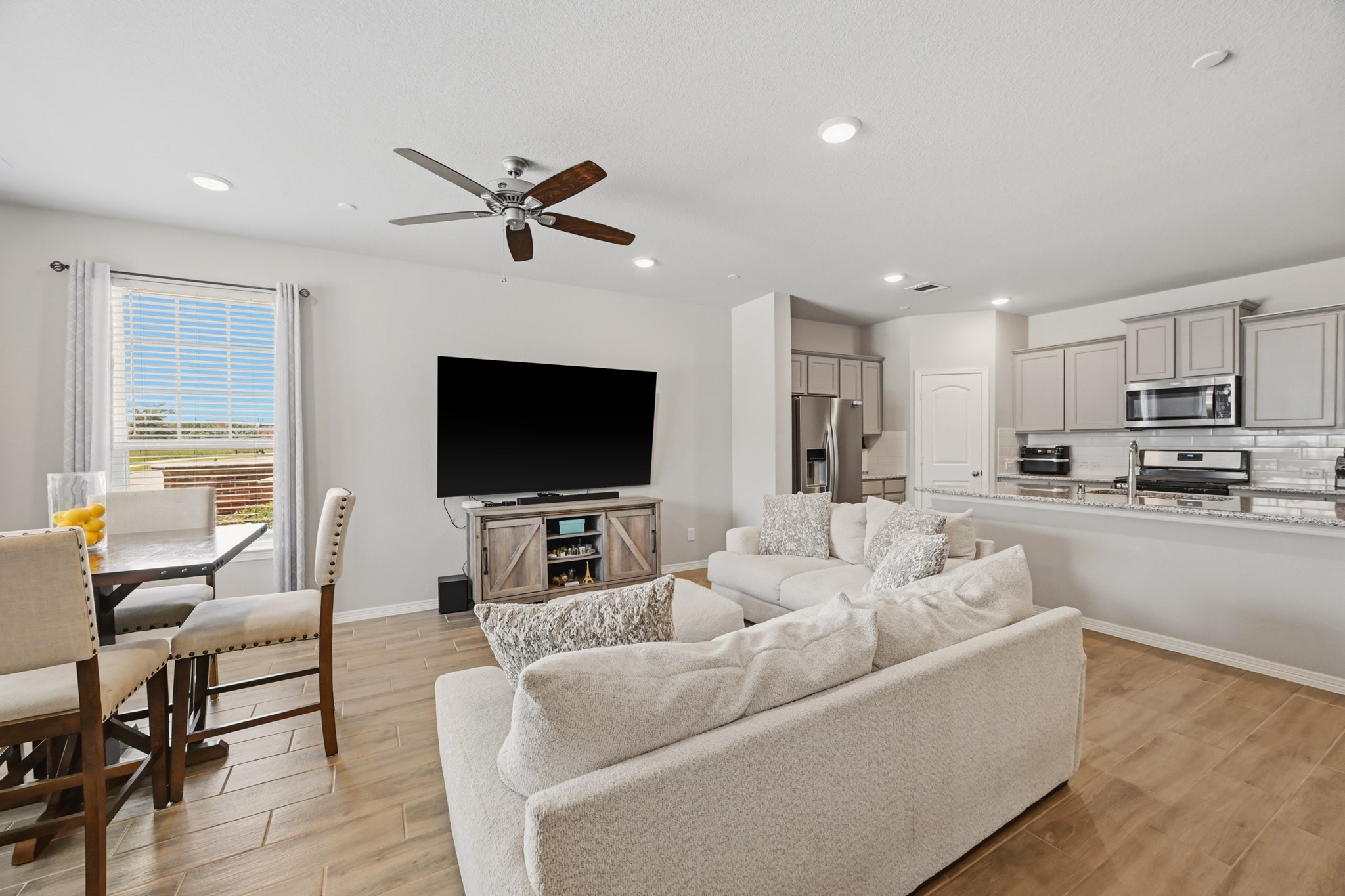 8050 Scanlan Trace Property Photo 1