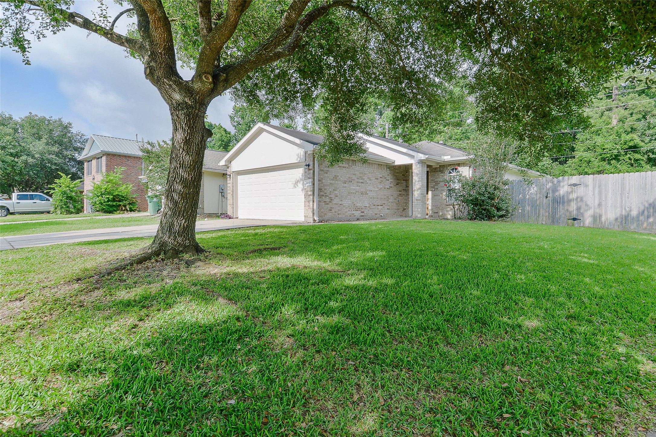 24415 Strong Pine Drive Property Photo 2