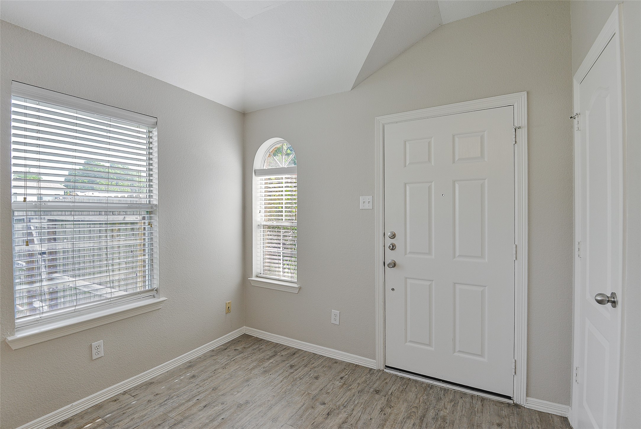 24415 Strong Pine Drive Property Photo 5