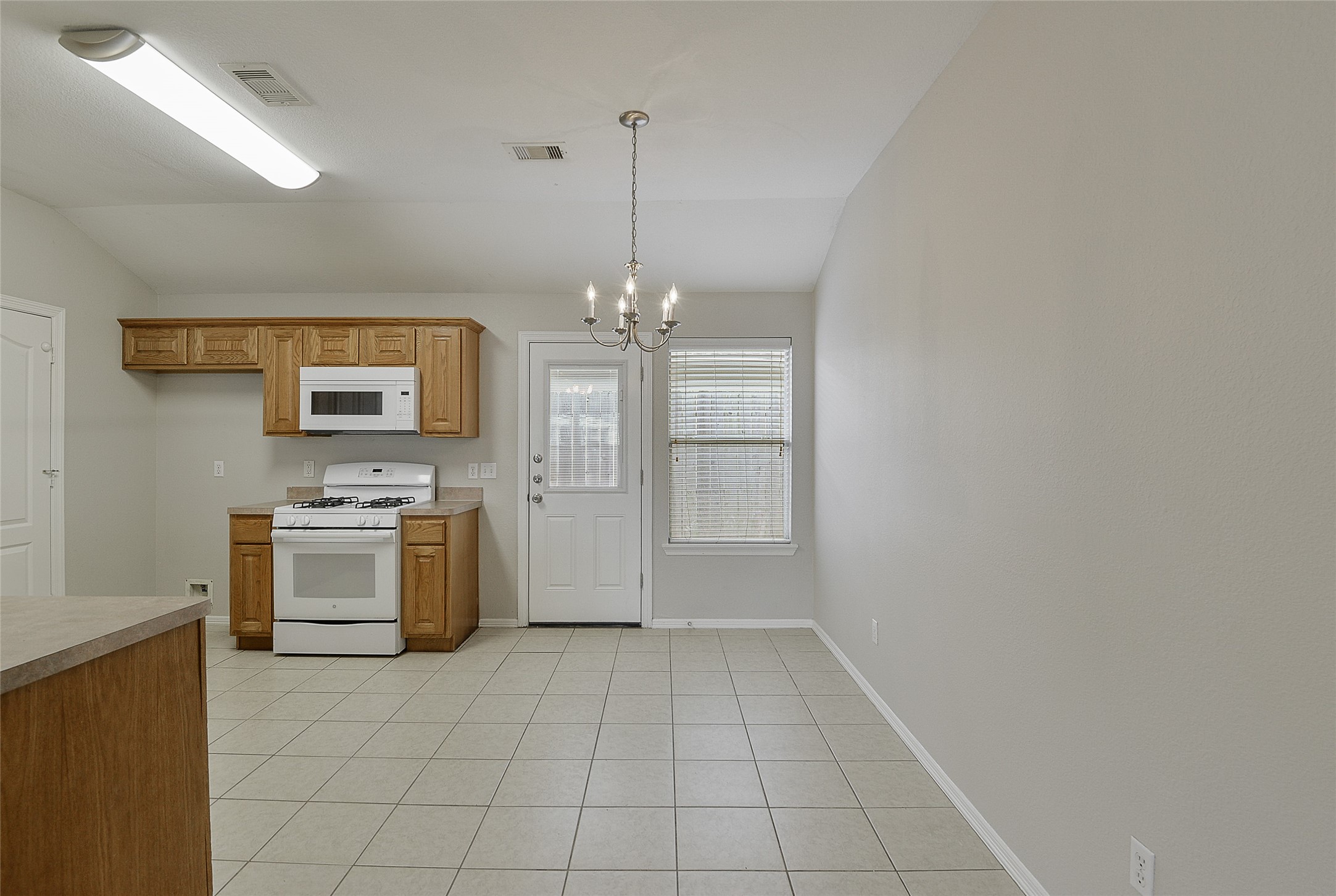24415 Strong Pine Drive Property Photo 8