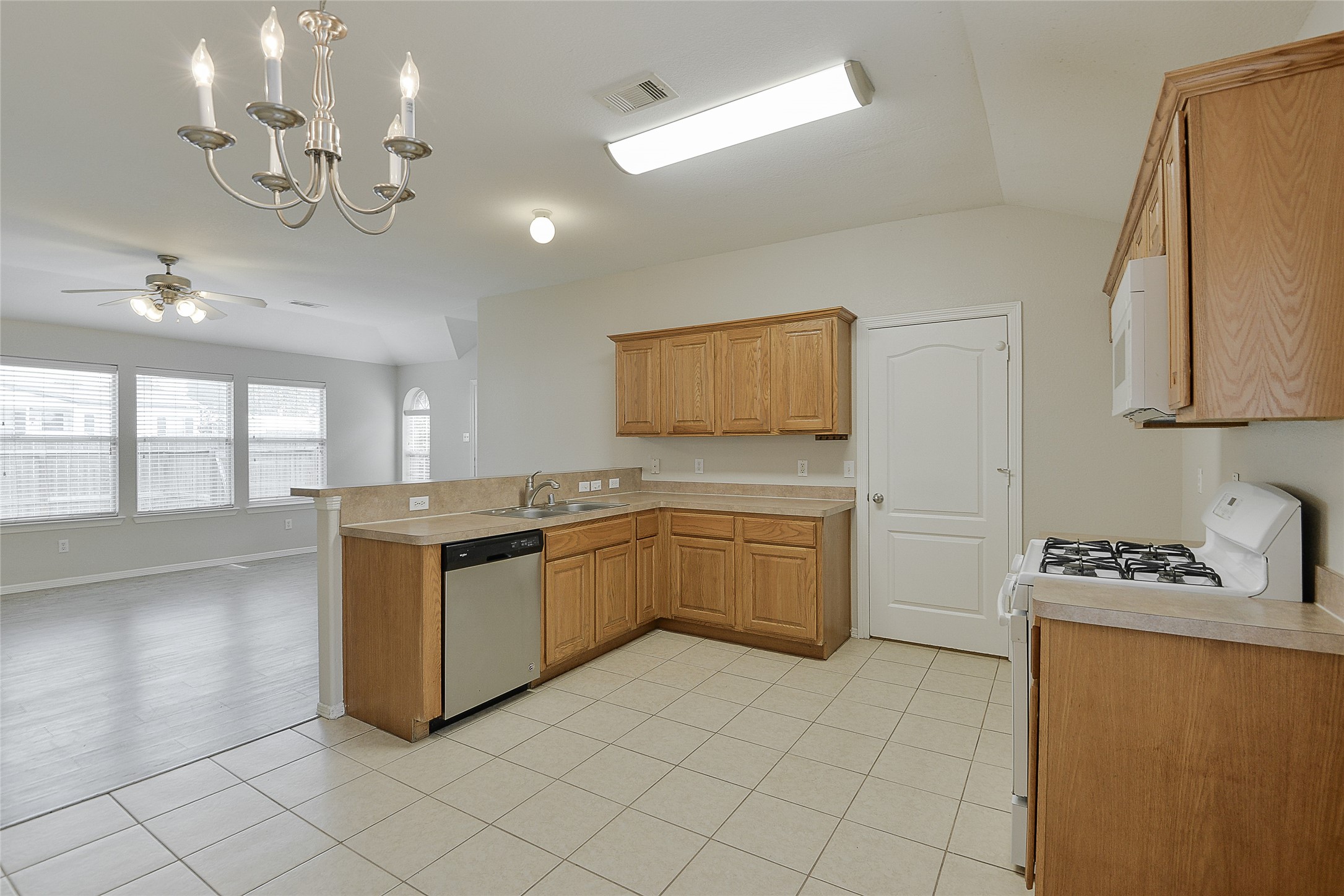 24415 Strong Pine Drive Property Photo 10