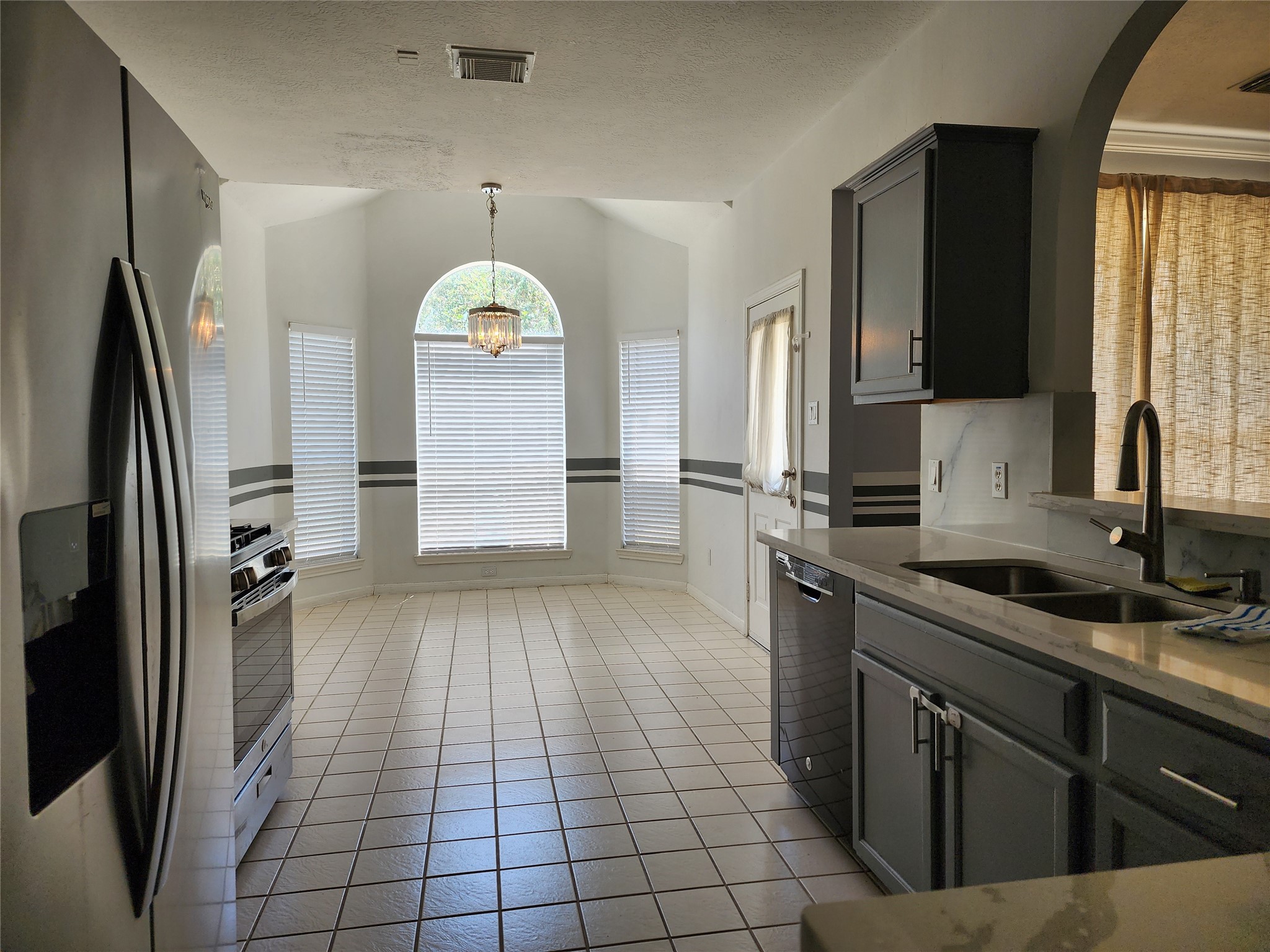 21511 Westcliffe Falls Drive Property Photo 9
