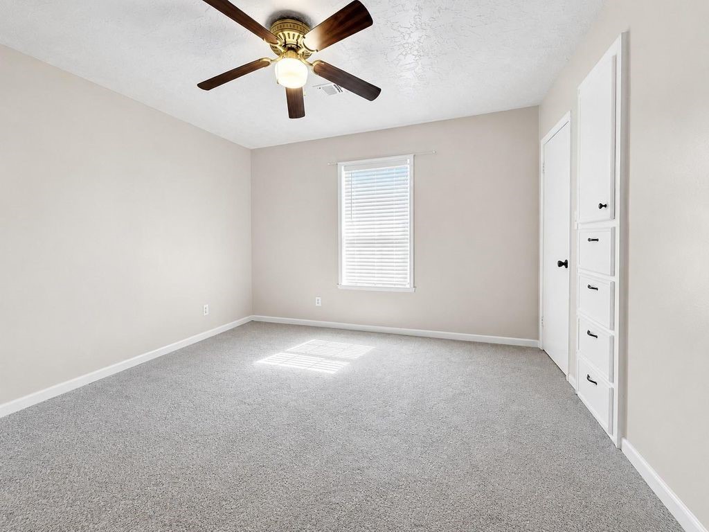 4902 Magnolia Lane Property Photo 11