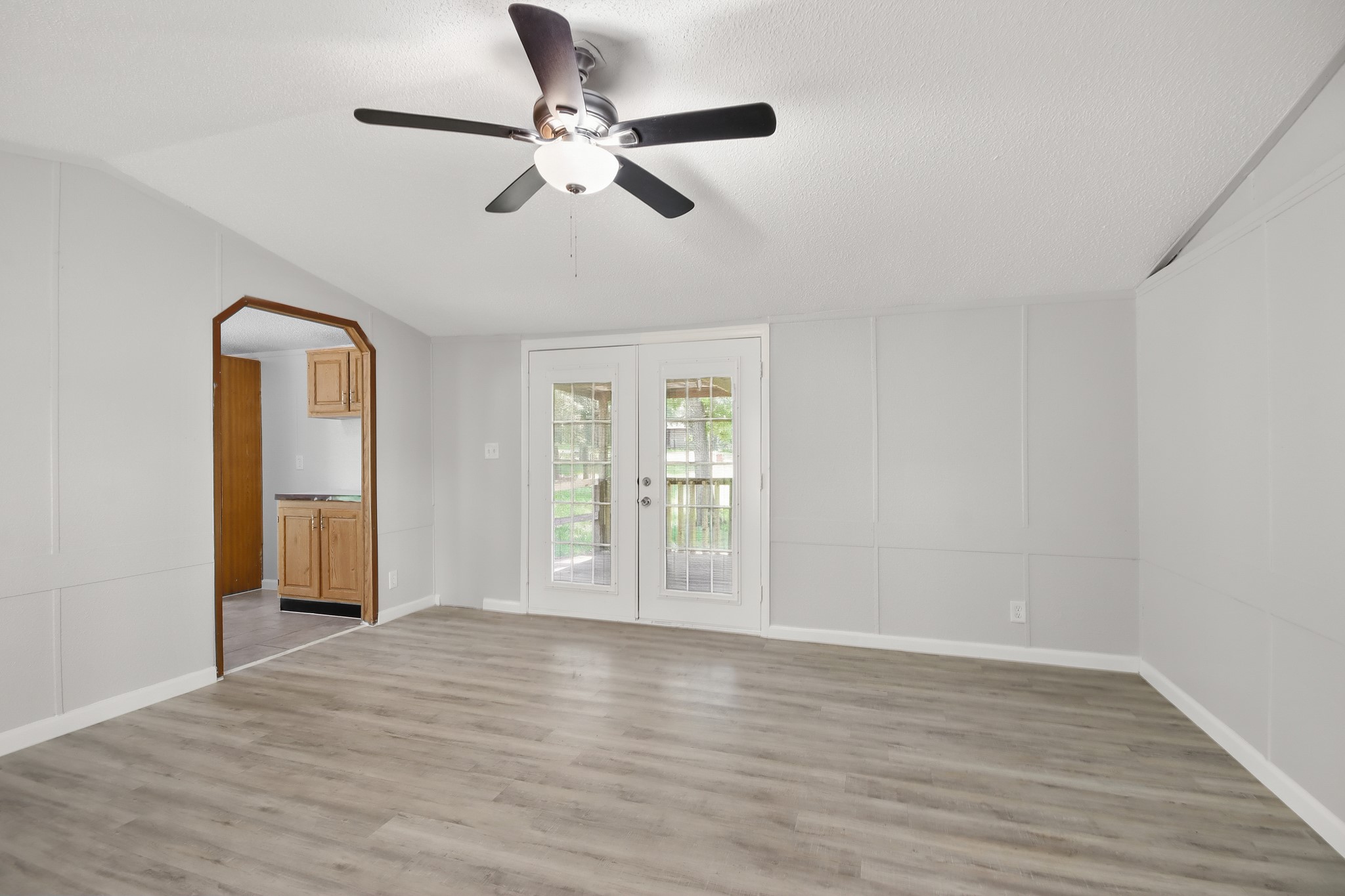 25494 Deepwood Drive B Property Photo 8