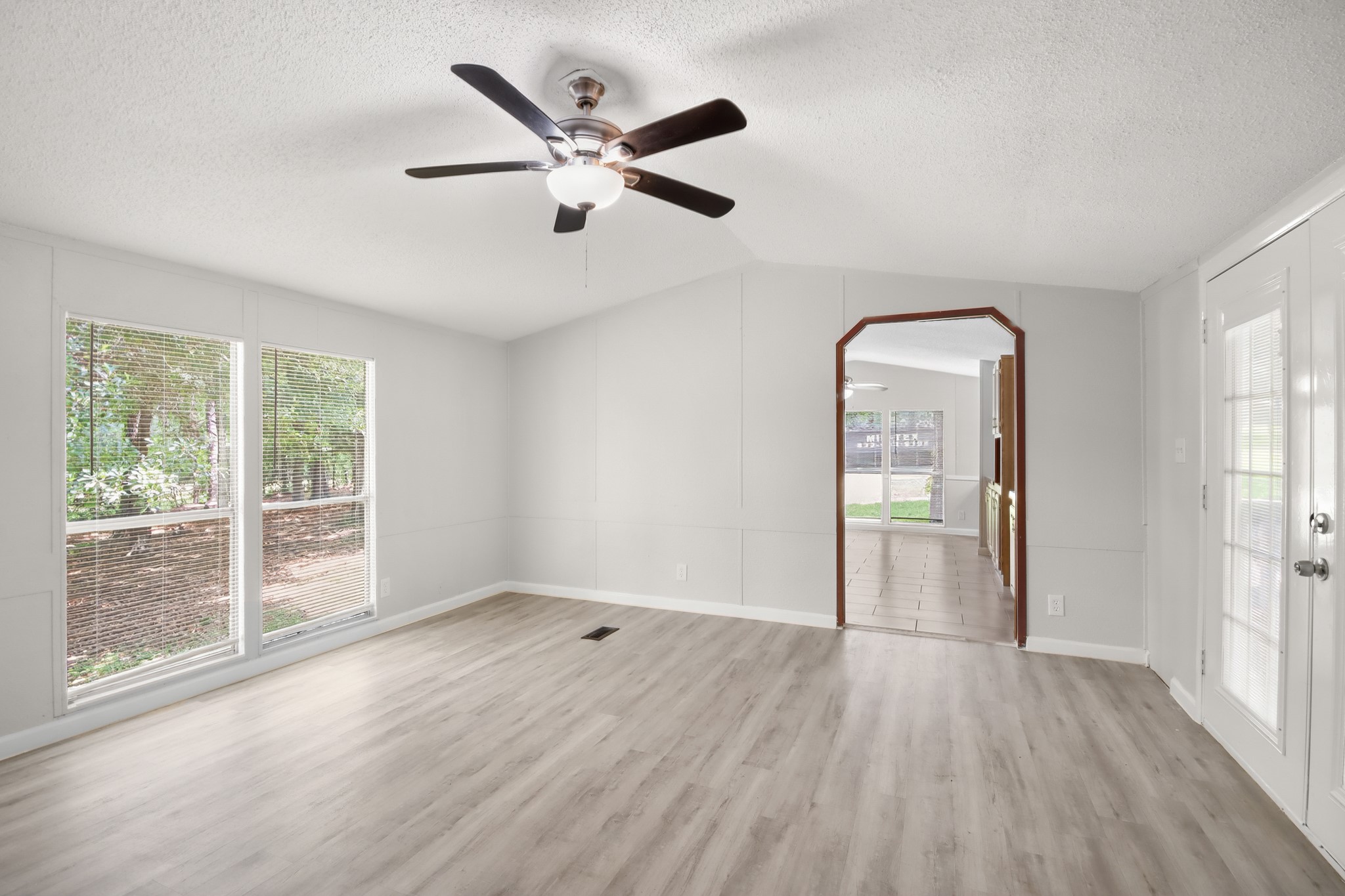 25494 Deepwood Drive B Property Photo 9