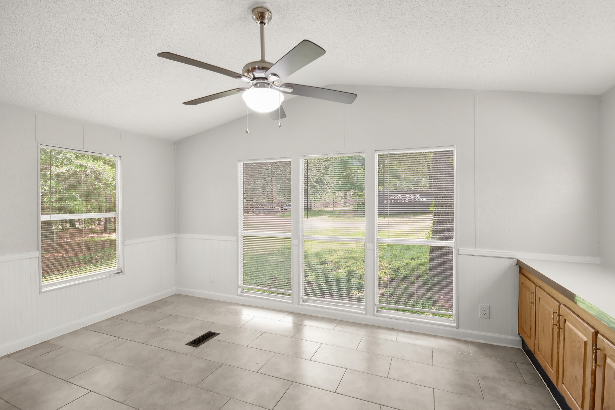 25494 Deepwood Drive B Property Photo 12