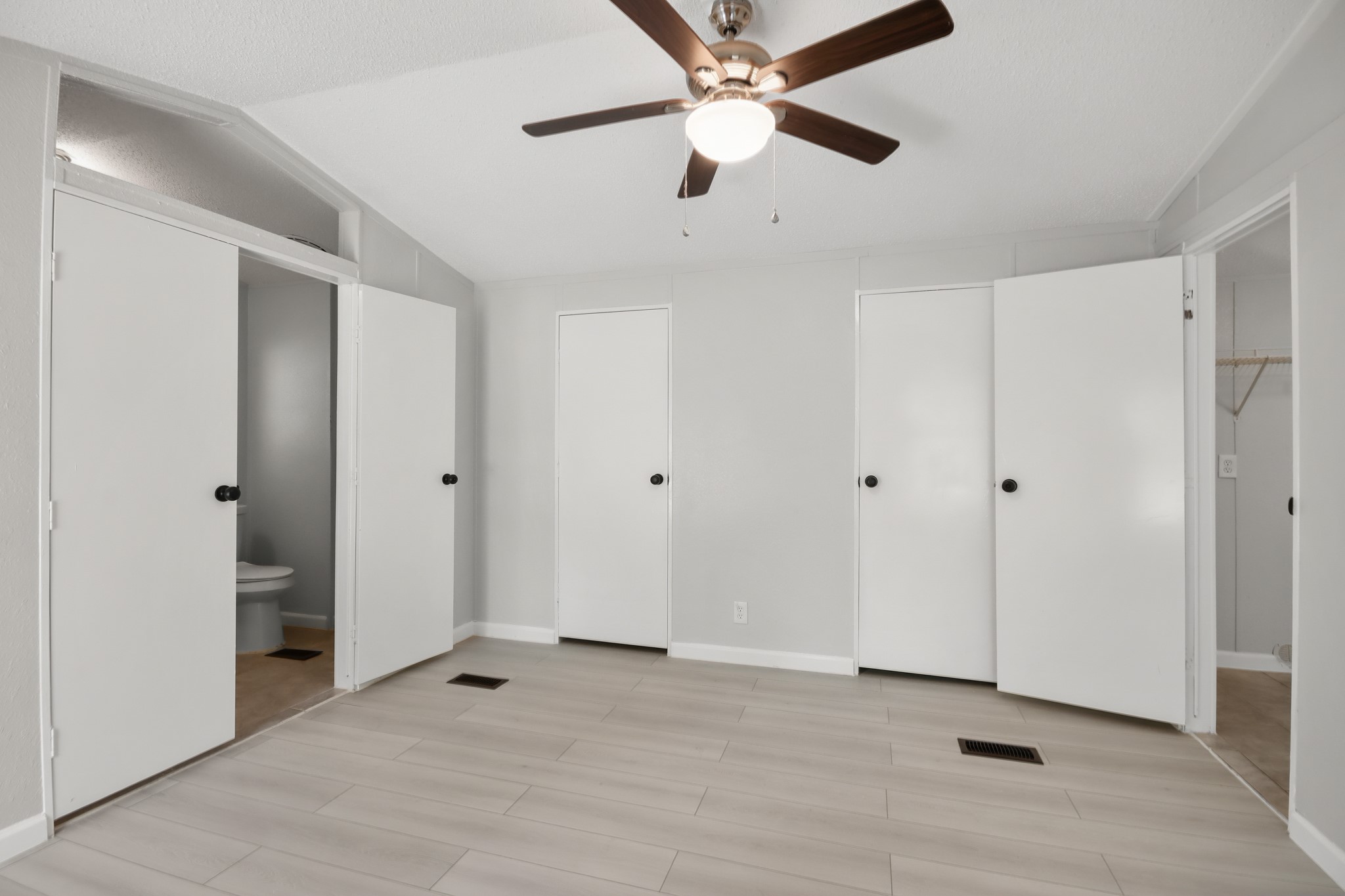 25494 Deepwood Drive B Property Photo 15
