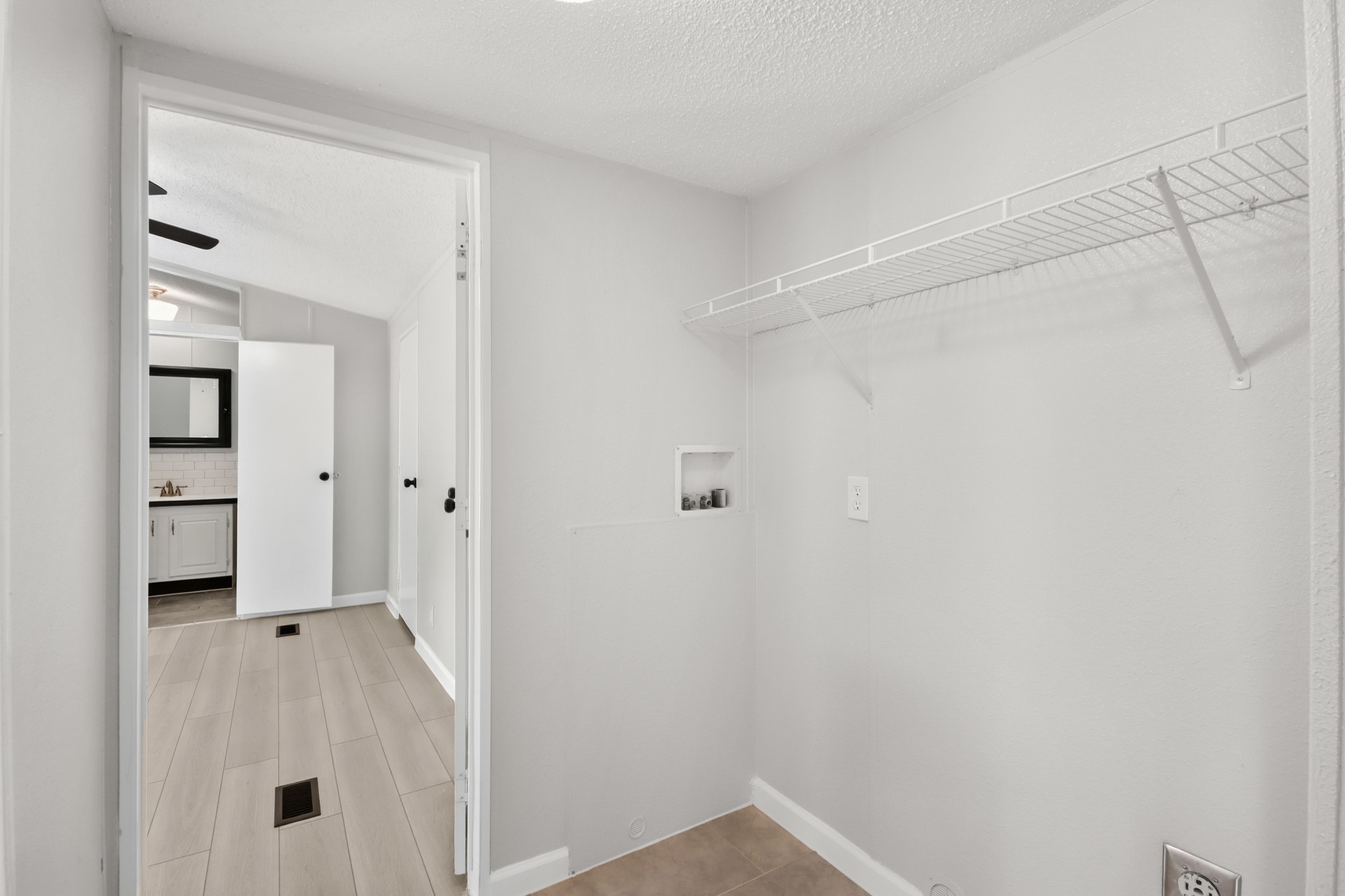 25494 Deepwood Drive B Property Photo 21