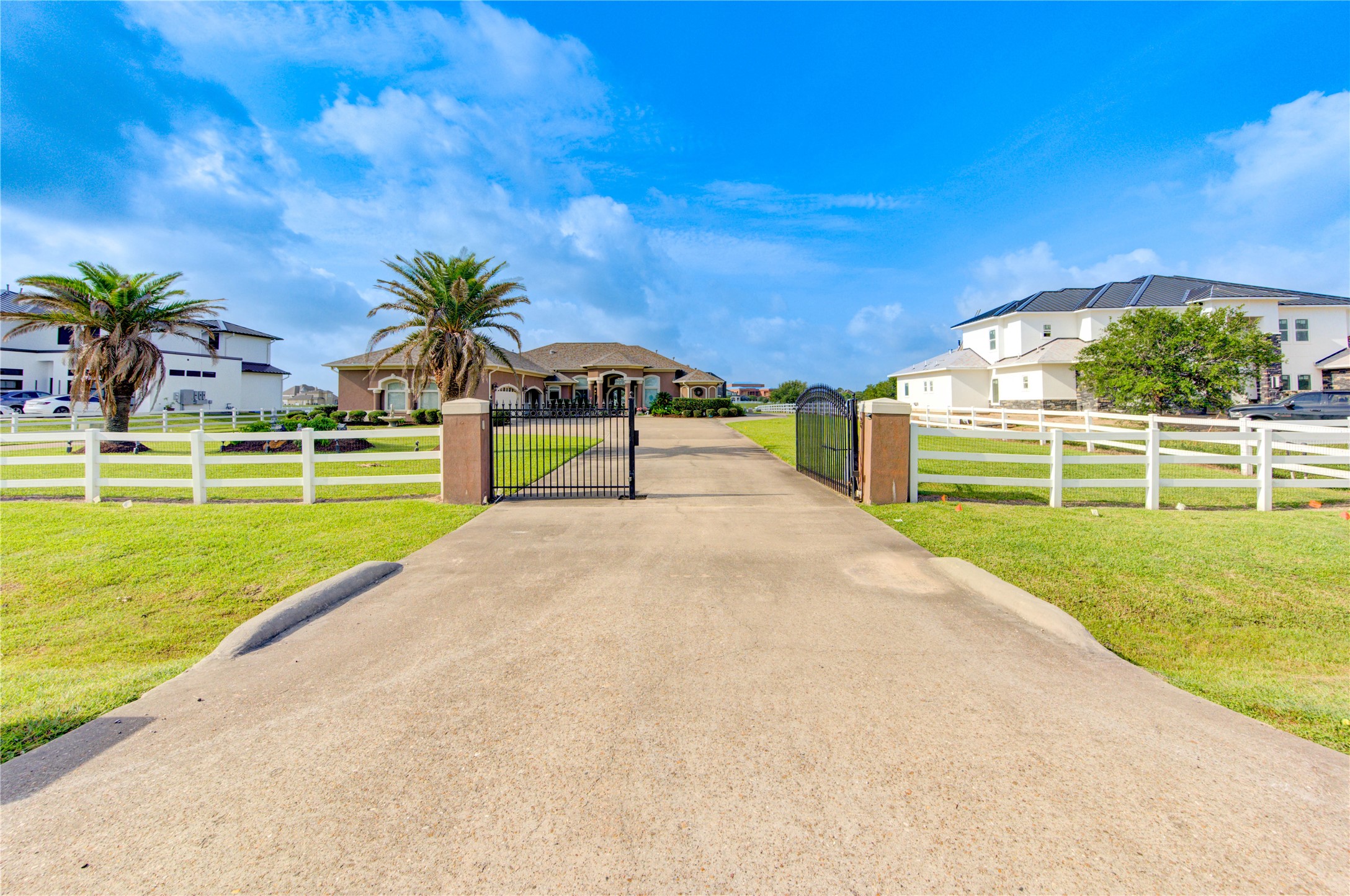 5942 Sagamore Bay Lane Property Photo 1