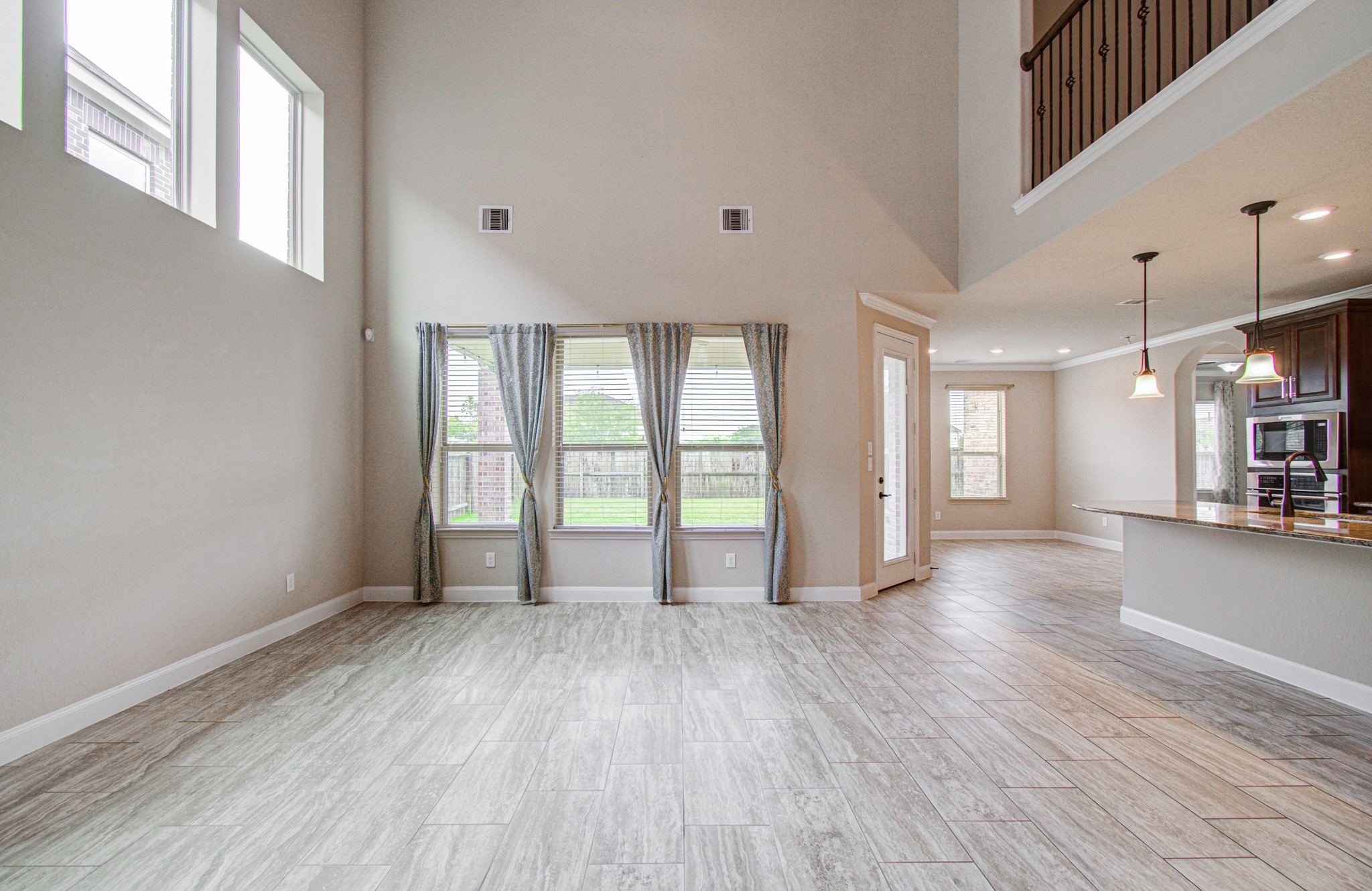 15427 Dundas Drive Property Photo 7