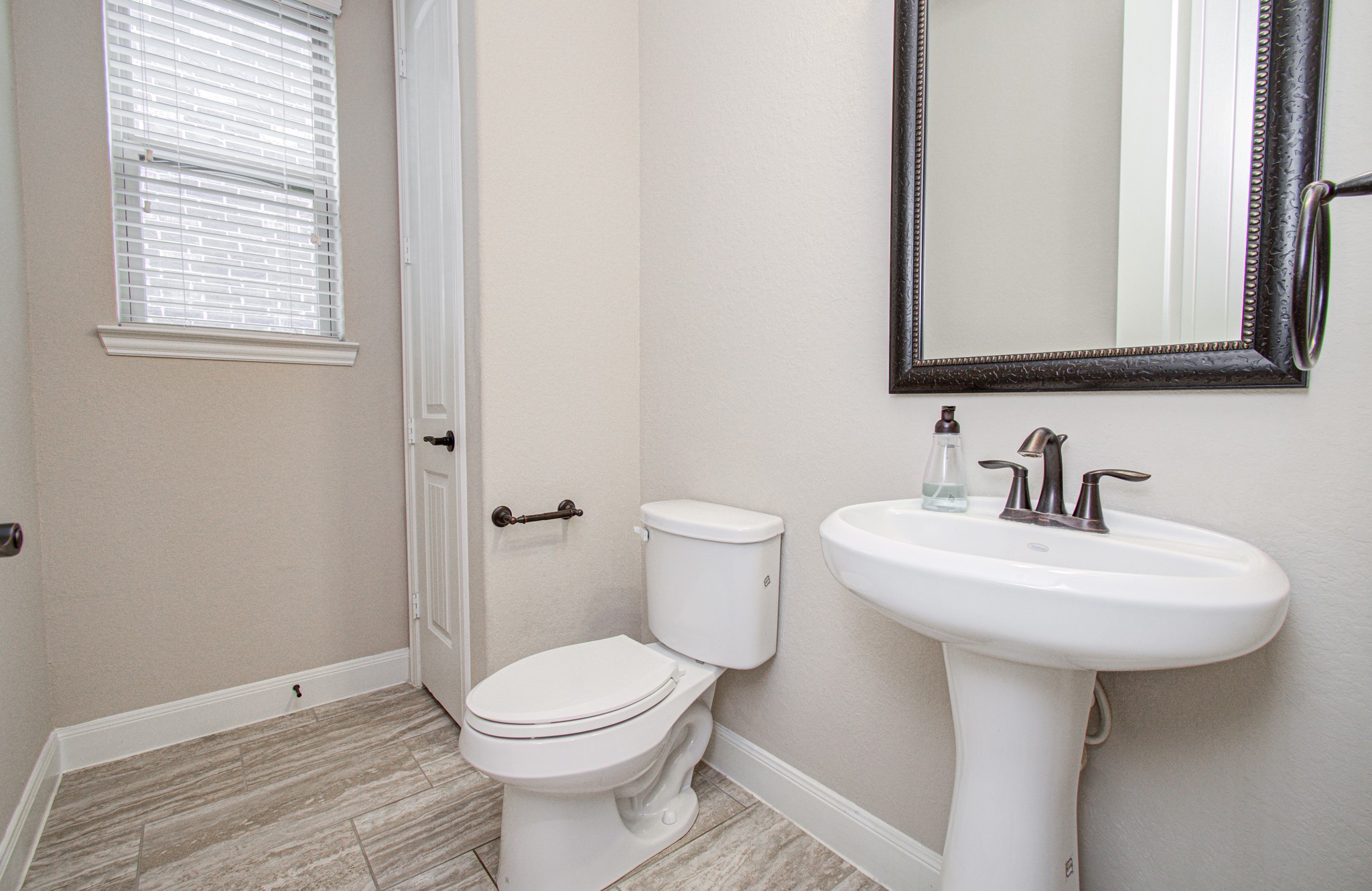 15427 Dundas Drive Property Photo 34