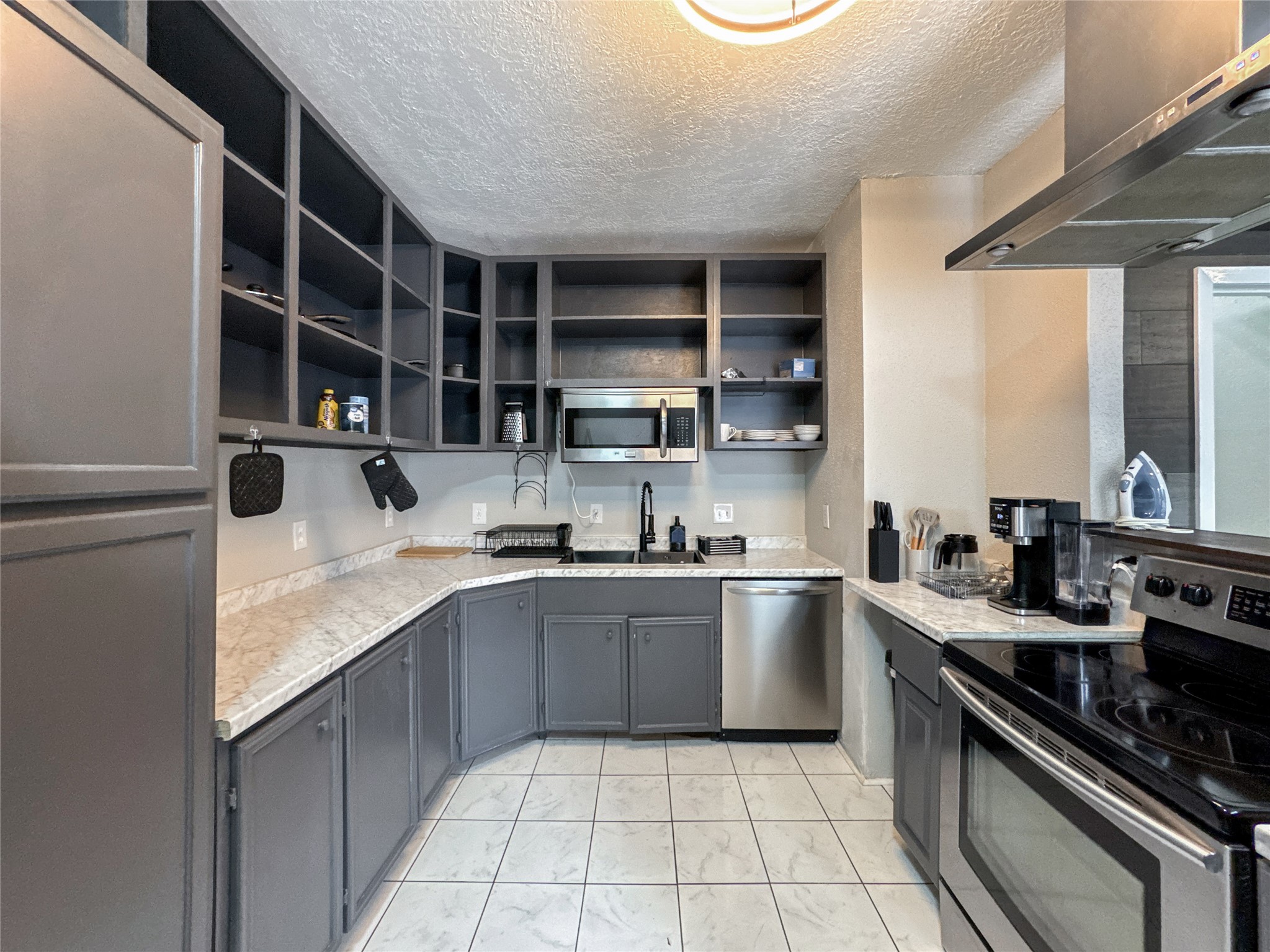 2021 Spenwick Drive 413 Property Photo 8