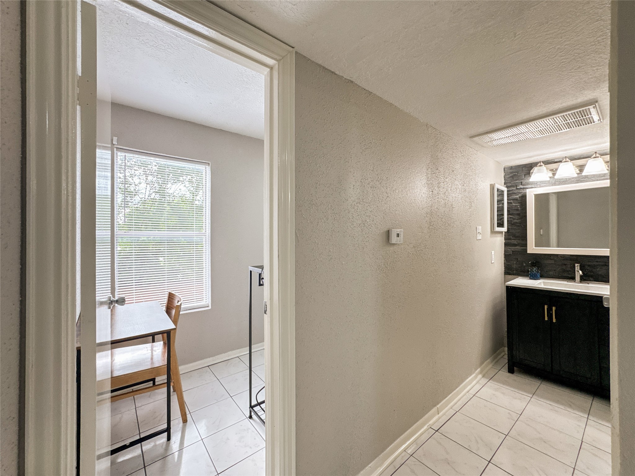 2021 Spenwick Drive 413 Property Photo 17