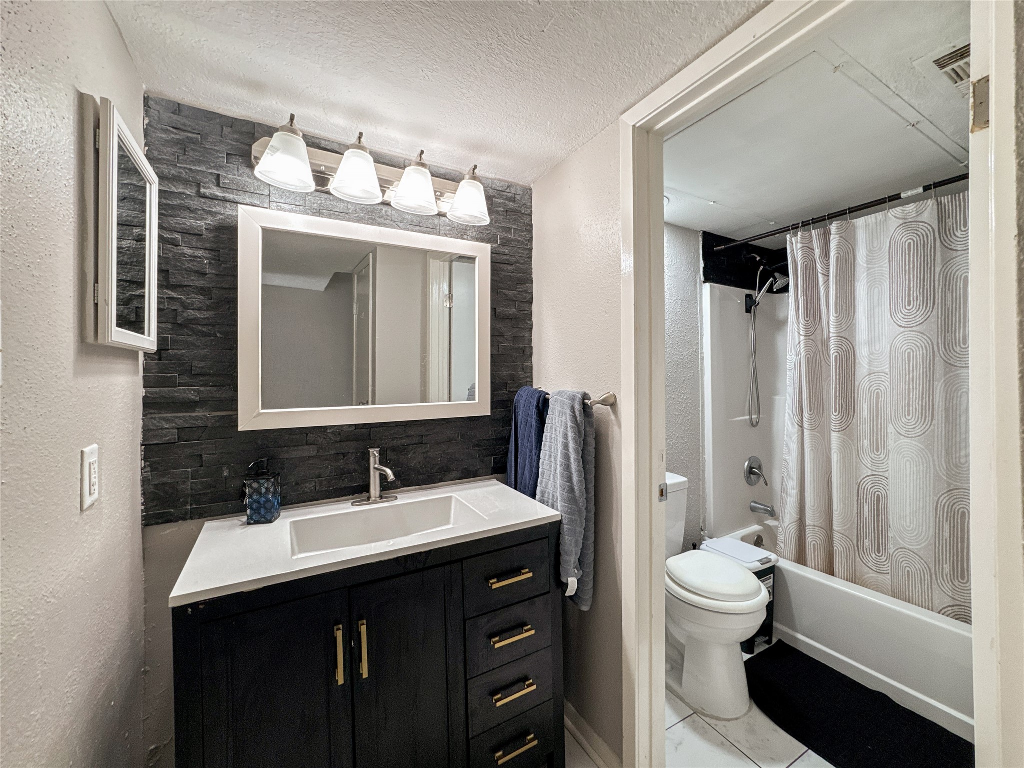 2021 Spenwick Drive 413 Property Photo 18