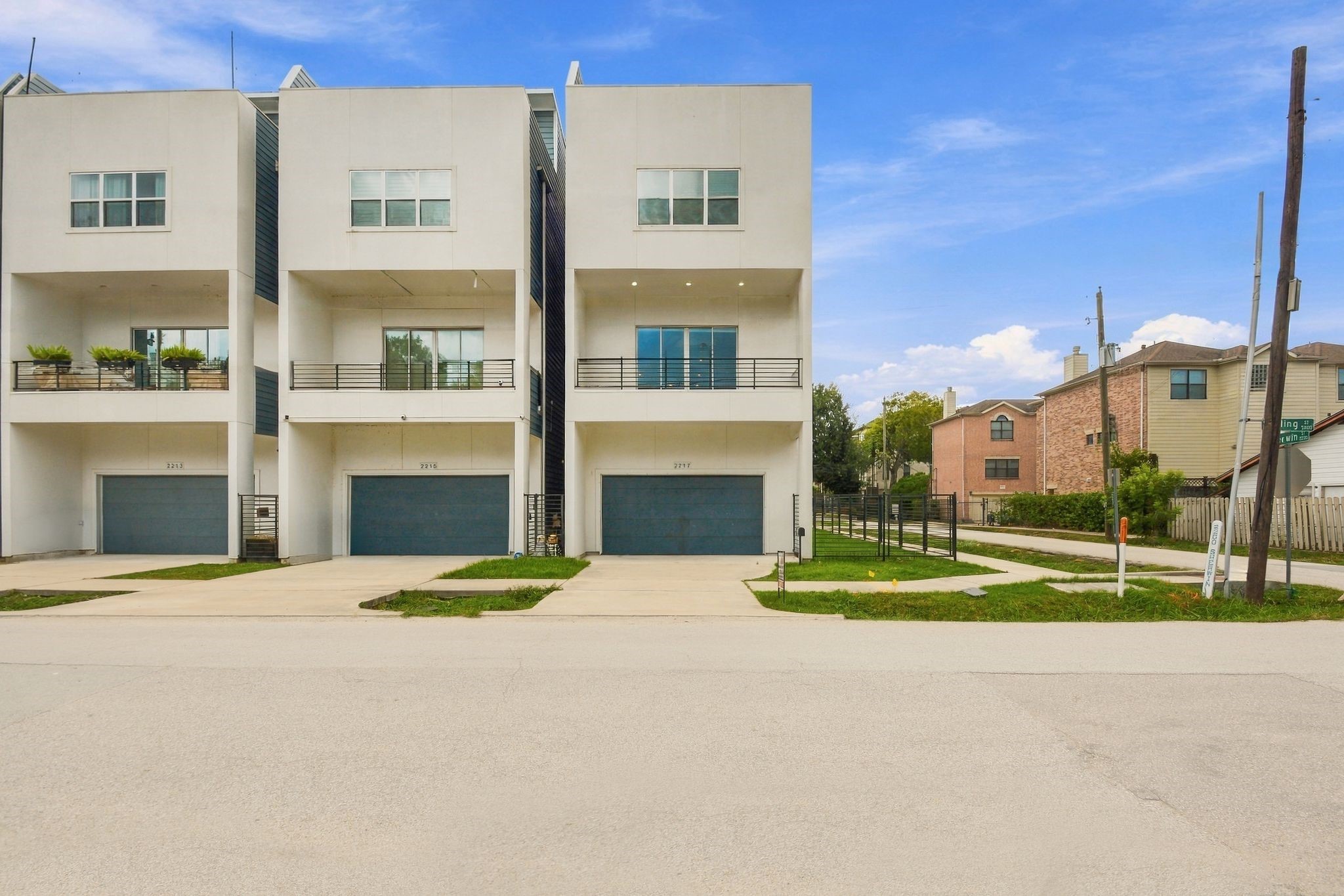 2217 Sherwin Street Property Photo 1