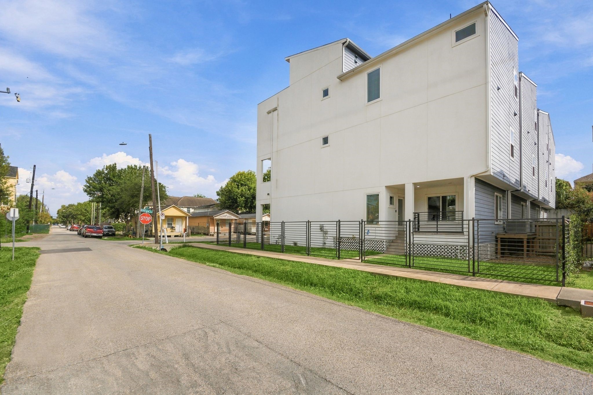 2217 Sherwin Street Property Photo 4
