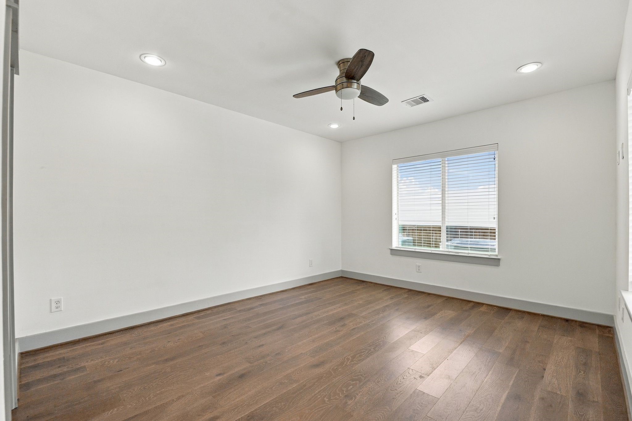 2217 Sherwin Street Property Photo 11