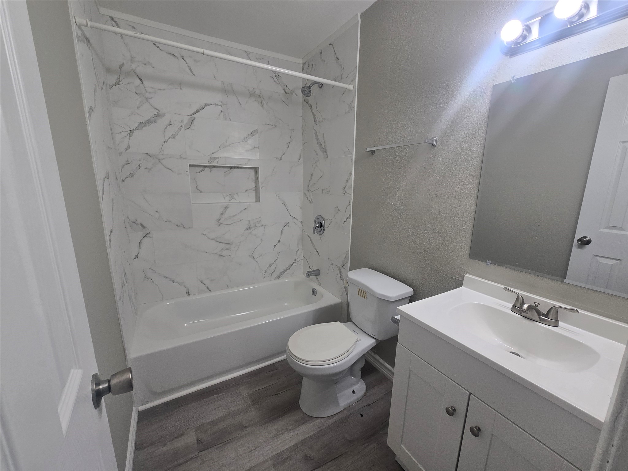 911 Avenue K 11 Property Photo 6