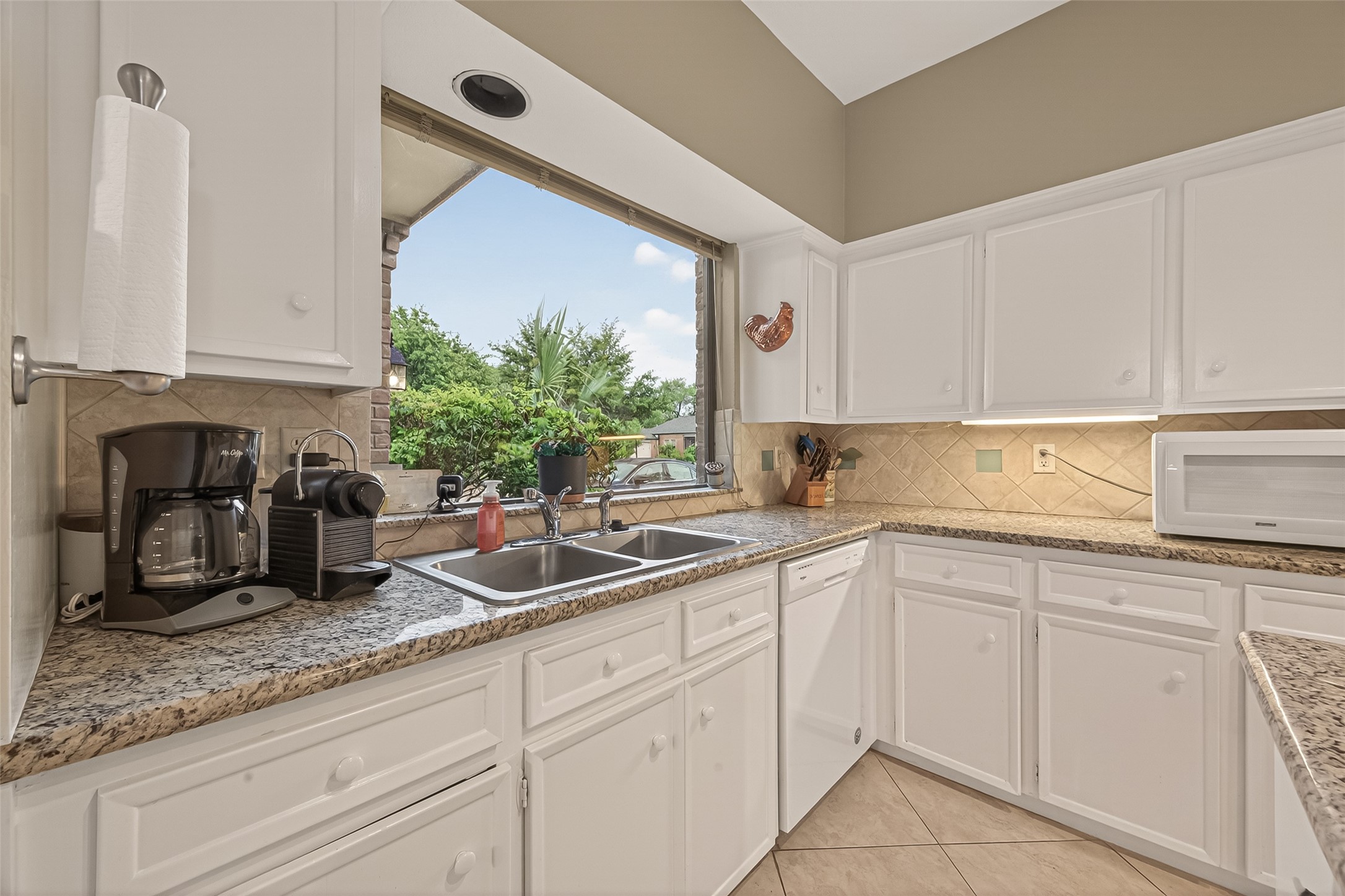 11614 Cedar Creek Drive Property Photo 2