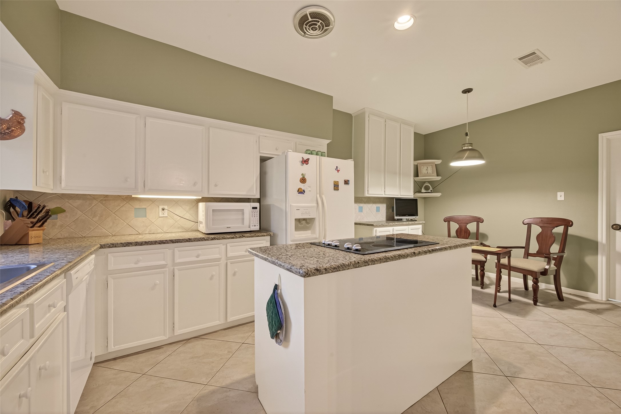11614 Cedar Creek Drive Property Photo 3