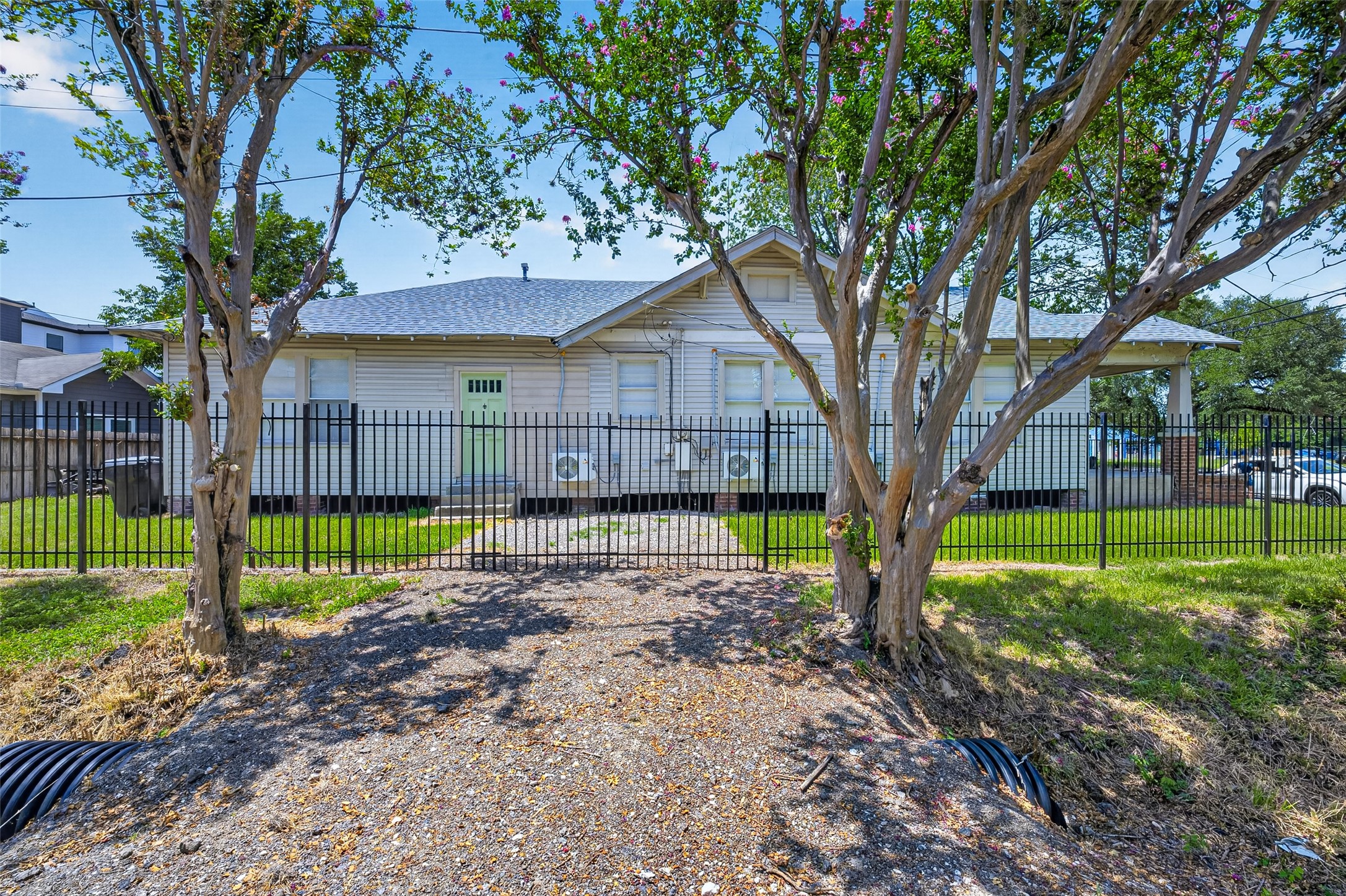 3010 Garrow Street Property Photo 19