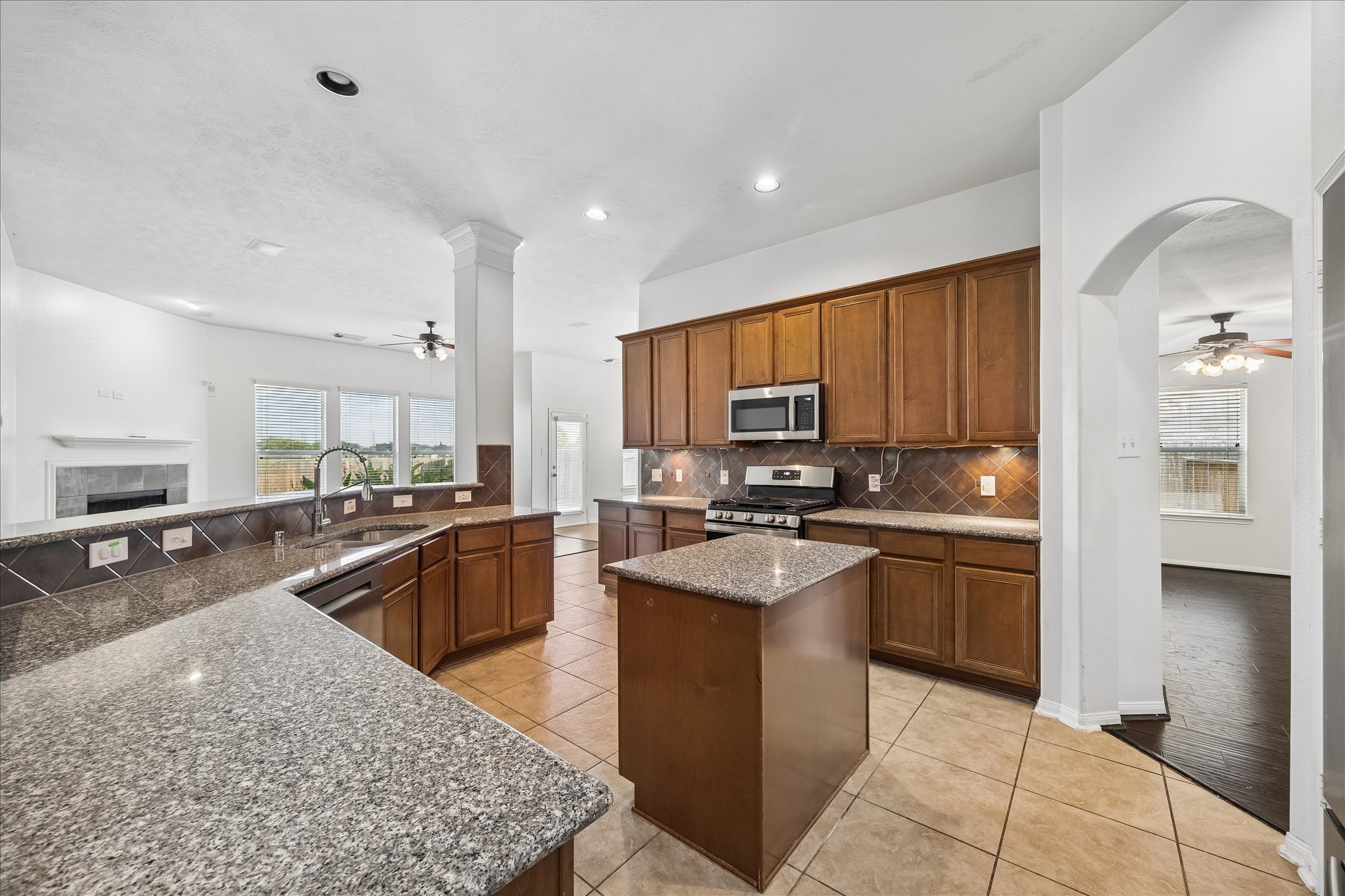 19114 Mercant Mark Lane Property Photo 7