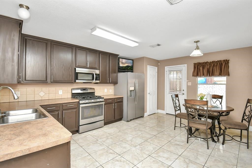 1215 Lavender Shade Court Property Photo 6