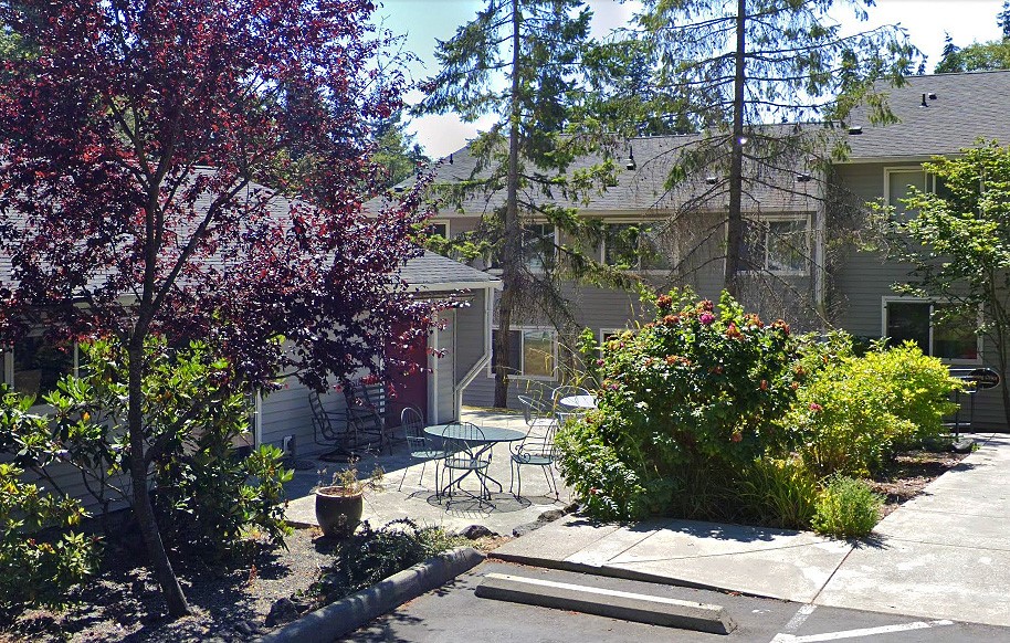 821 High School Road Ne Property Photo 4