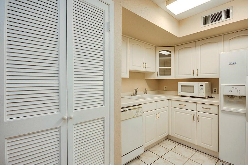 10811 Richmond Avenue 19 Property Photo 8
